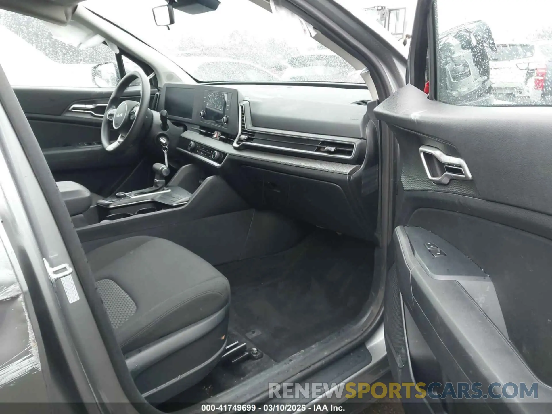 5 Photograph of a damaged car KNDPU3DF5S7343884 KIA SPORTAGE 2025