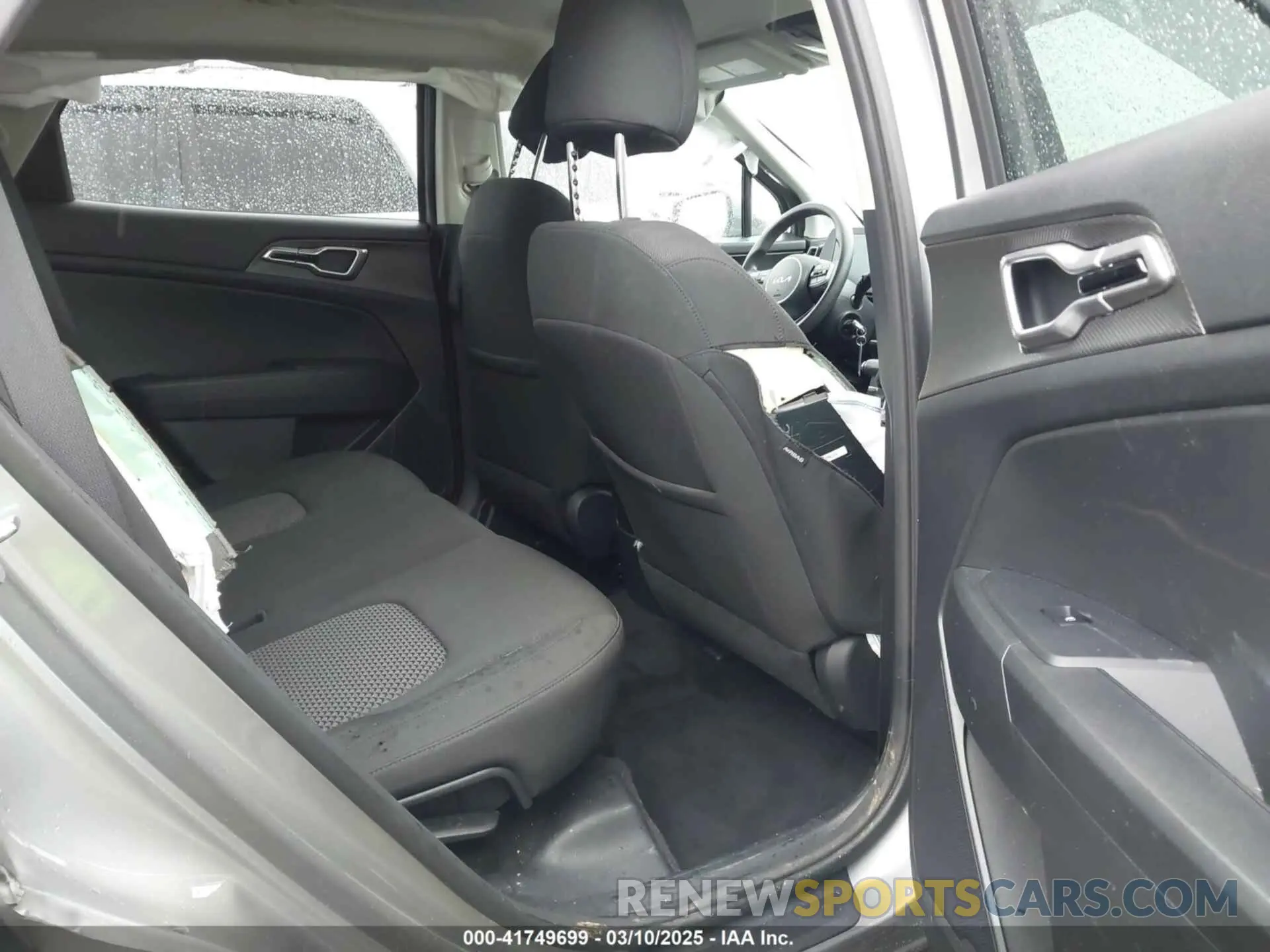 8 Photograph of a damaged car KNDPU3DF5S7343884 KIA SPORTAGE 2025
