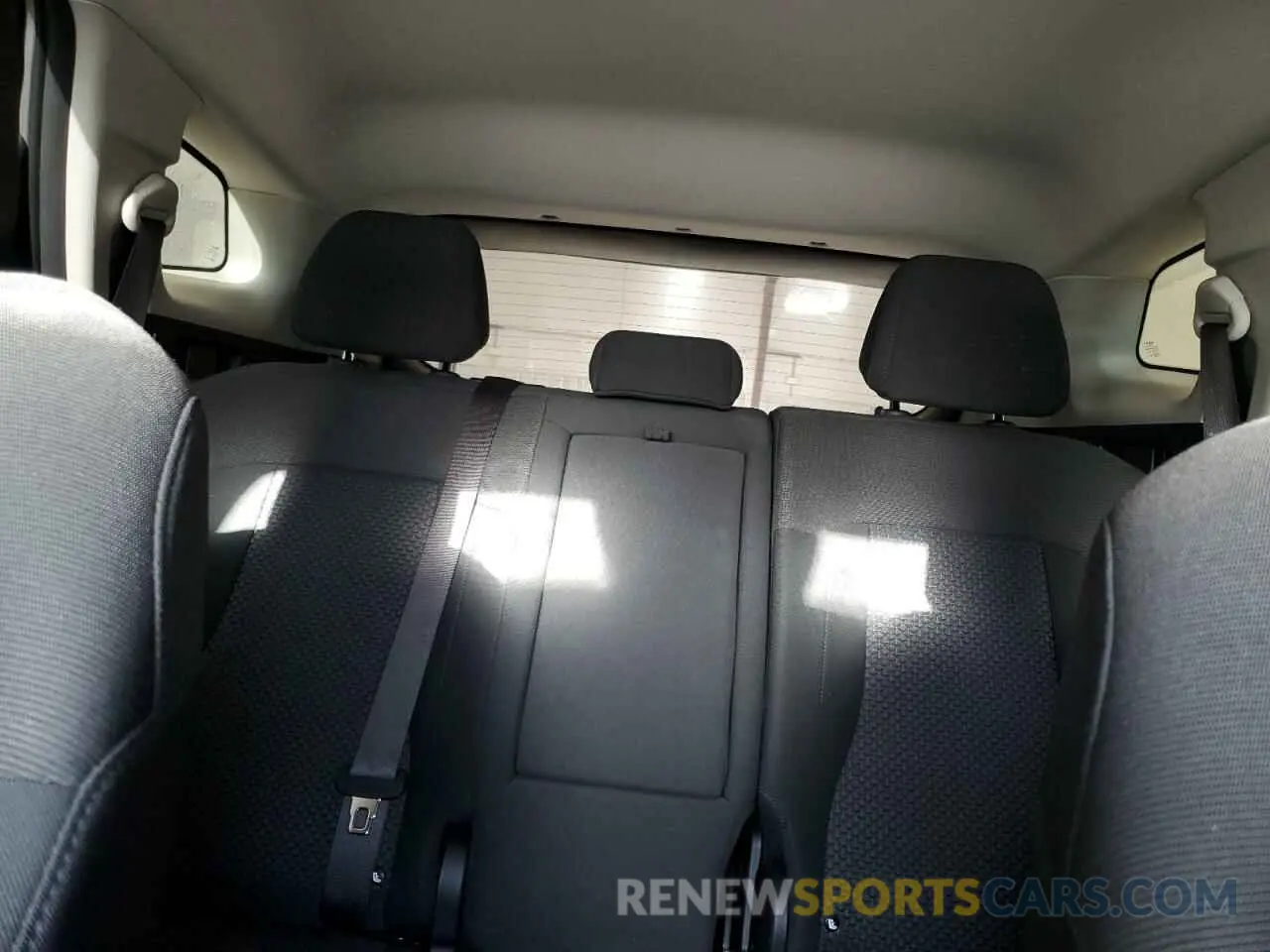 10 Photograph of a damaged car KNDPU3DF8S7341613 KIA SPORTAGE 2025