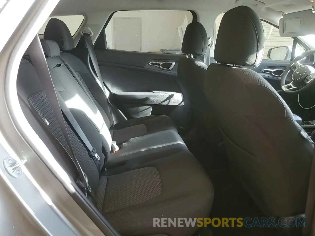 11 Photograph of a damaged car KNDPU3DF8S7341613 KIA SPORTAGE 2025