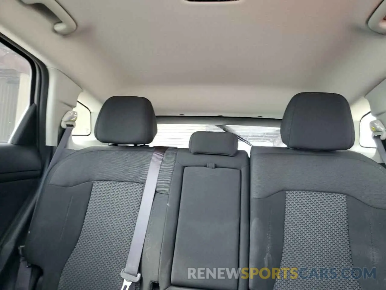 10 Photograph of a damaged car KNDPU3DG3S7185831 KIA SPORTAGE 2025