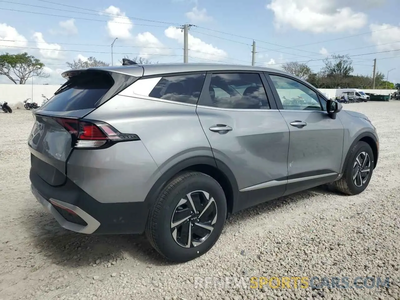 3 Photograph of a damaged car KNDPU3DG3S7185831 KIA SPORTAGE 2025