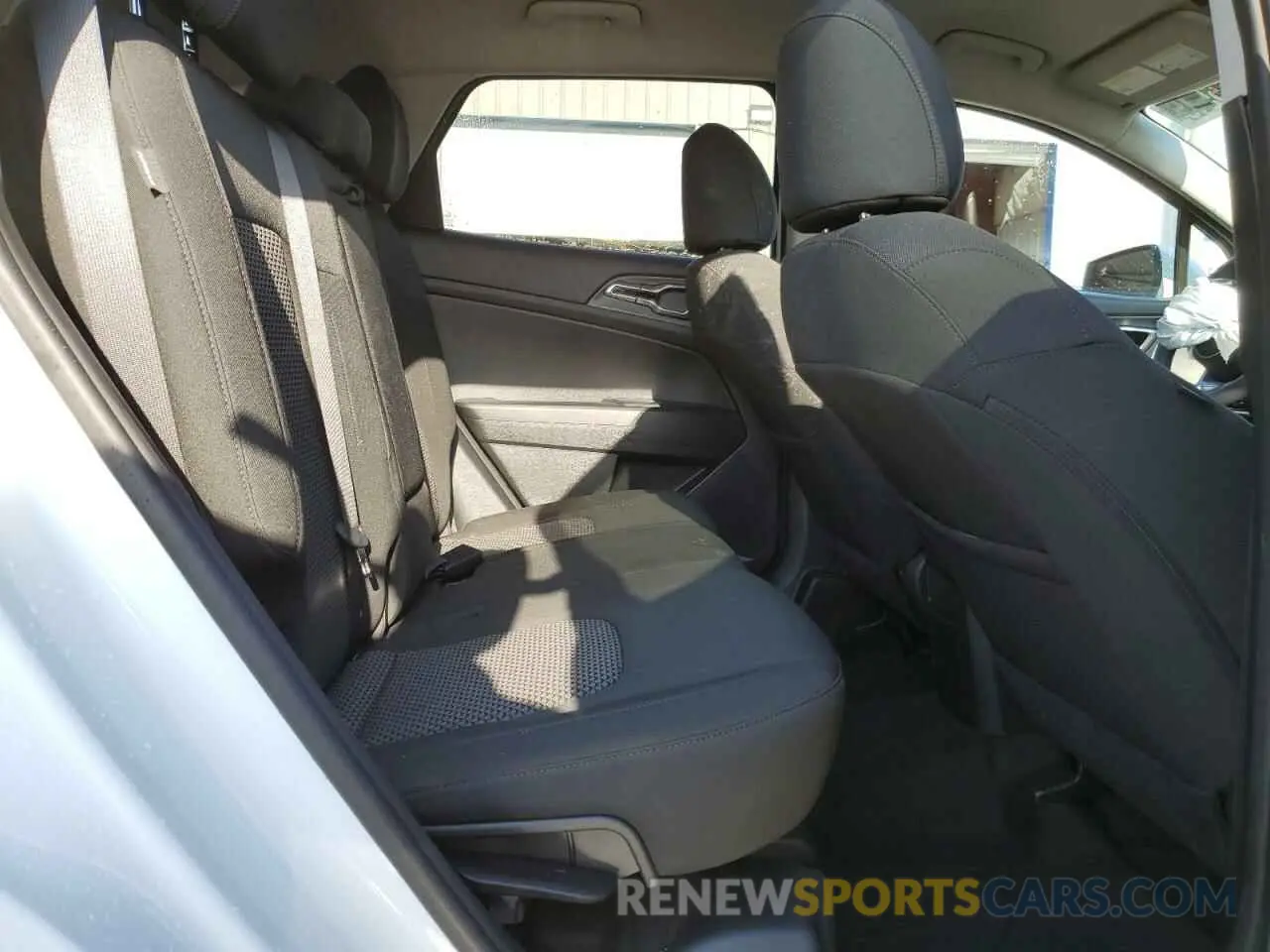 11 Photograph of a damaged car KNDPUCDF0S7371883 KIA SPORTAGE 2025
