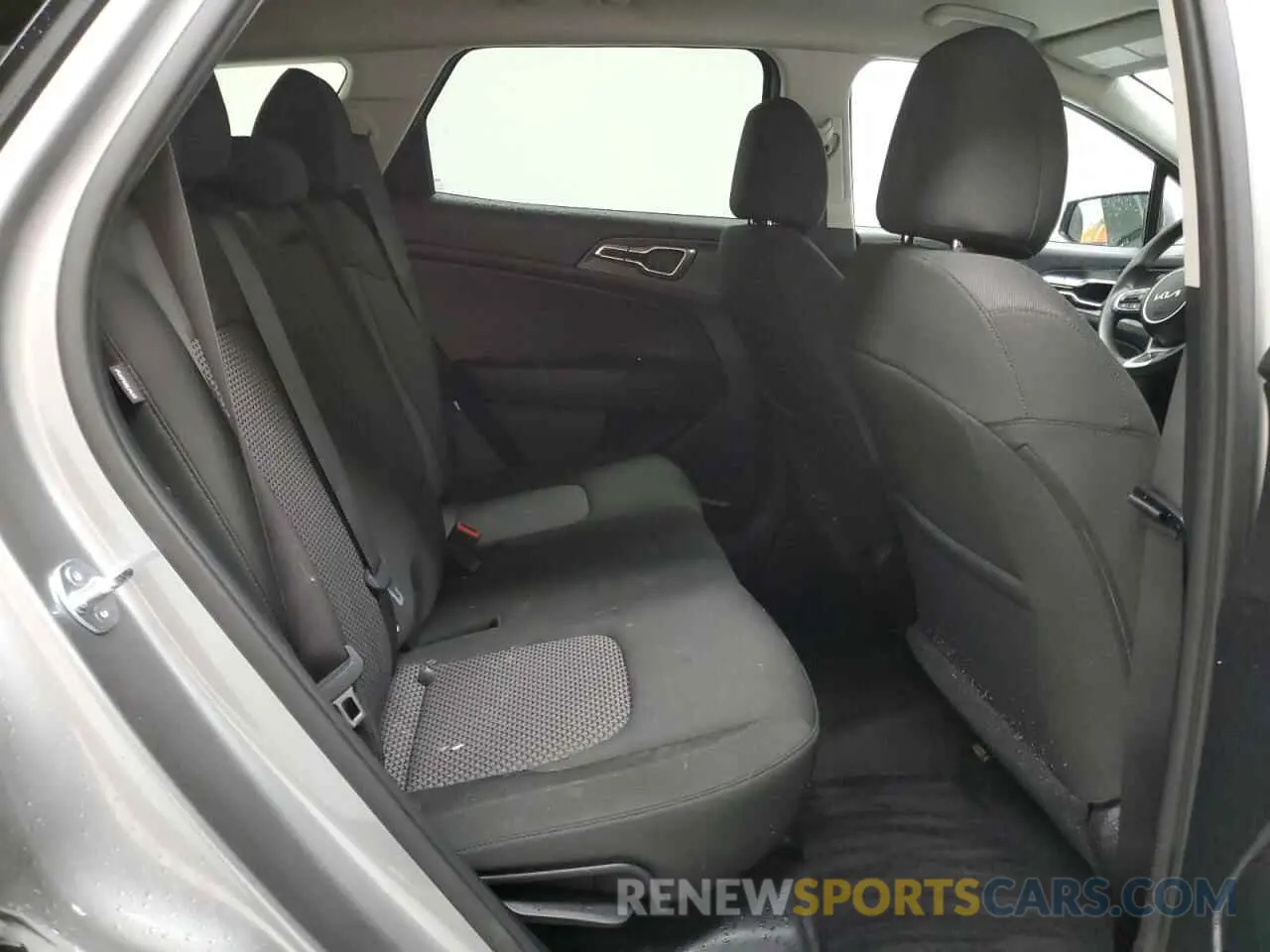 10 Photograph of a damaged car KNDPUCDF3S7371120 KIA SPORTAGE 2025