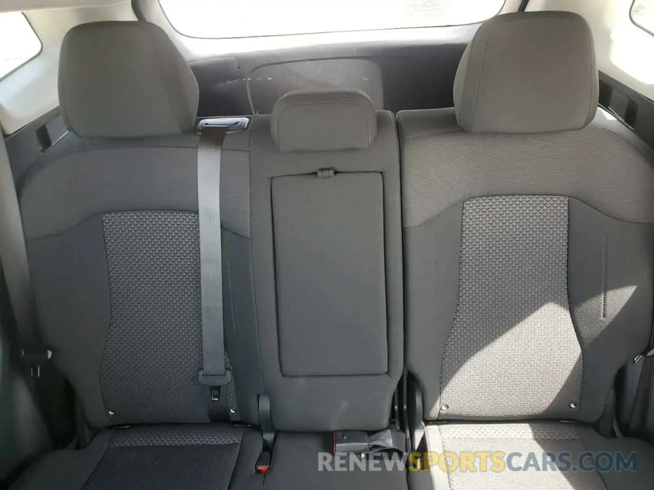 10 Photograph of a damaged car KNDPUCDF6S7352528 KIA SPORTAGE 2025