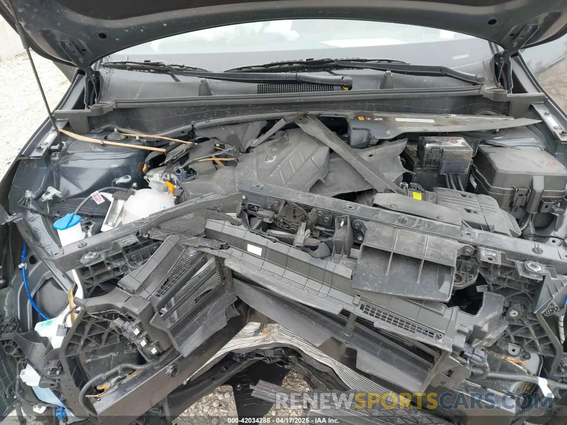 10 Photograph of a damaged car KNDPV3DF4S7341752 KIA SPORTAGE 2025