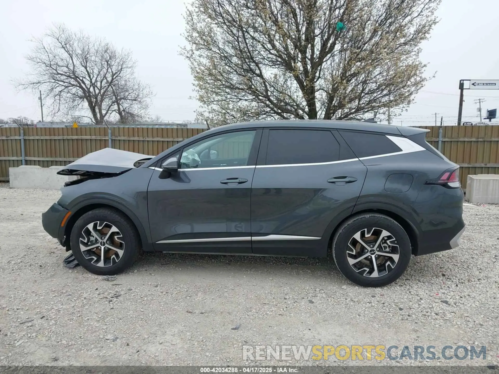15 Photograph of a damaged car KNDPV3DF4S7341752 KIA SPORTAGE 2025