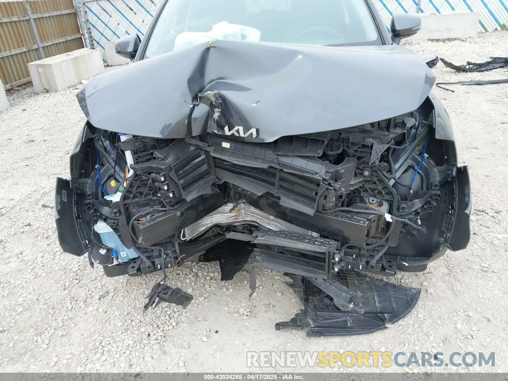 6 Photograph of a damaged car KNDPV3DF4S7341752 KIA SPORTAGE 2025
