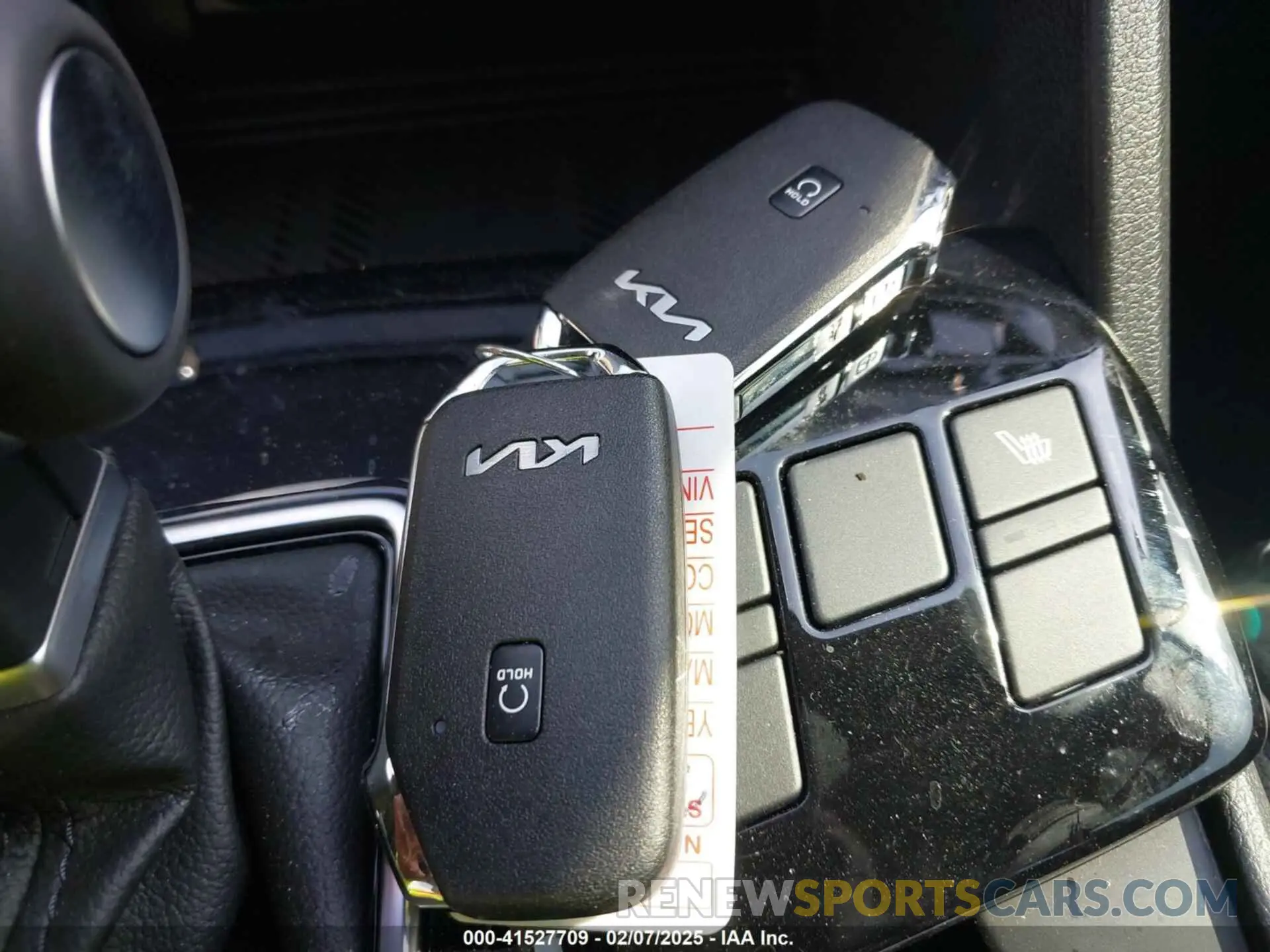 11 Photograph of a damaged car KNDPV3DF4S7365632 KIA SPORTAGE 2025
