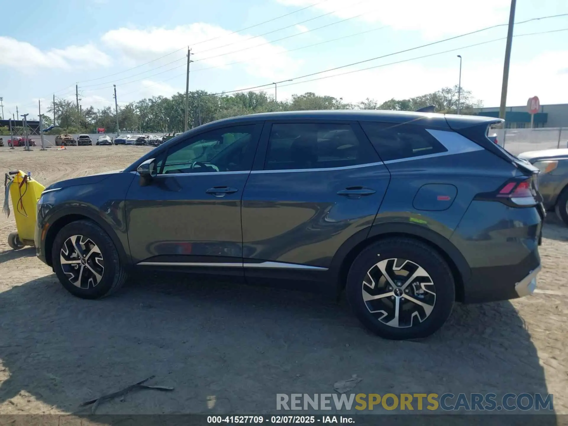 14 Photograph of a damaged car KNDPV3DF4S7365632 KIA SPORTAGE 2025