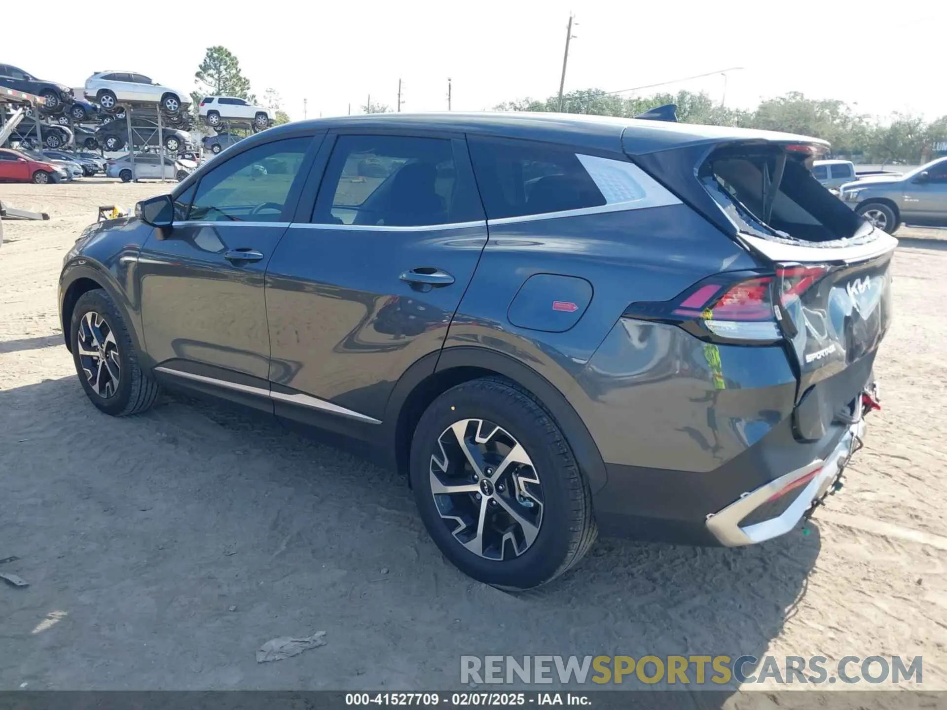 3 Photograph of a damaged car KNDPV3DF4S7365632 KIA SPORTAGE 2025