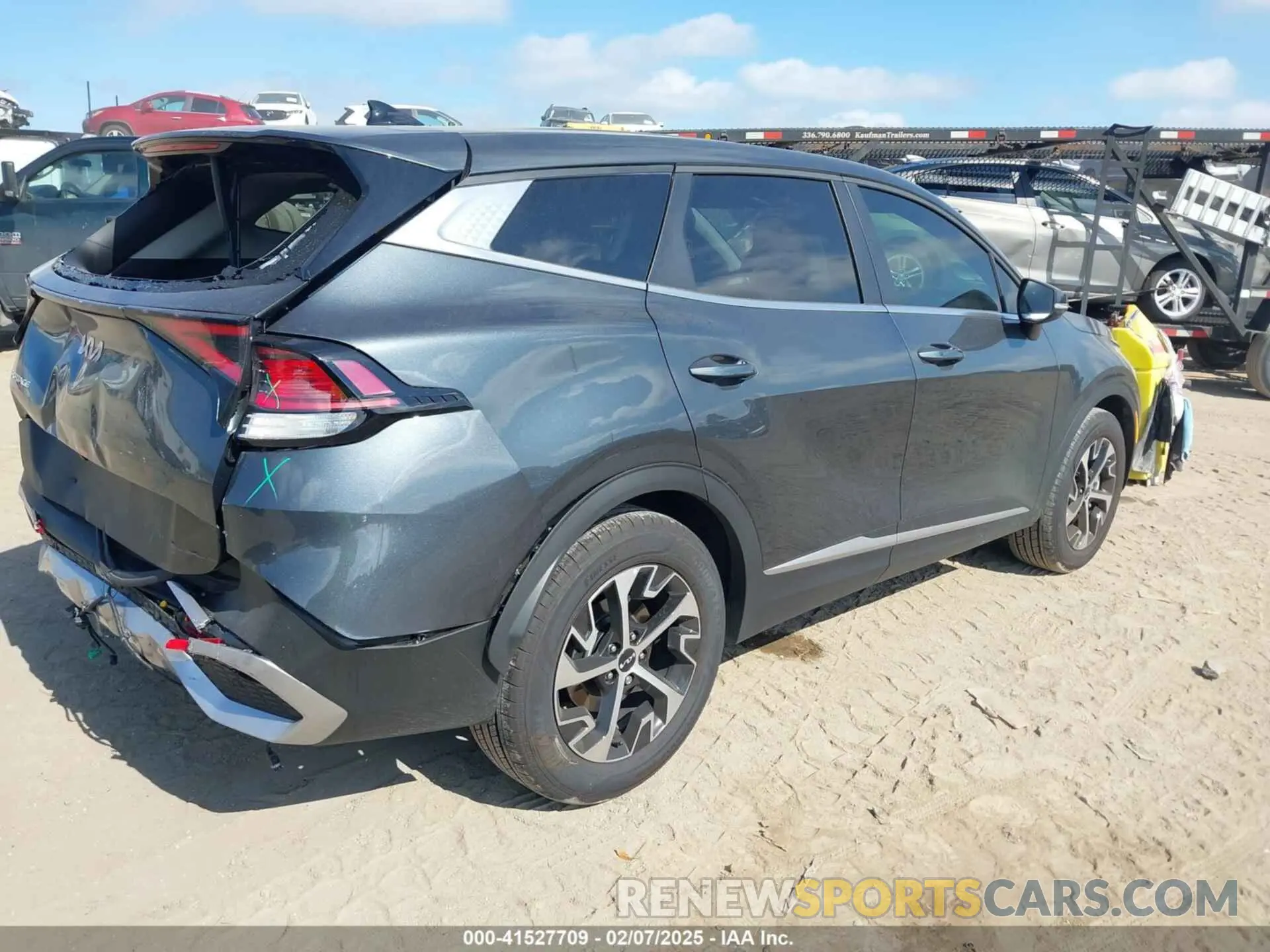 4 Photograph of a damaged car KNDPV3DF4S7365632 KIA SPORTAGE 2025