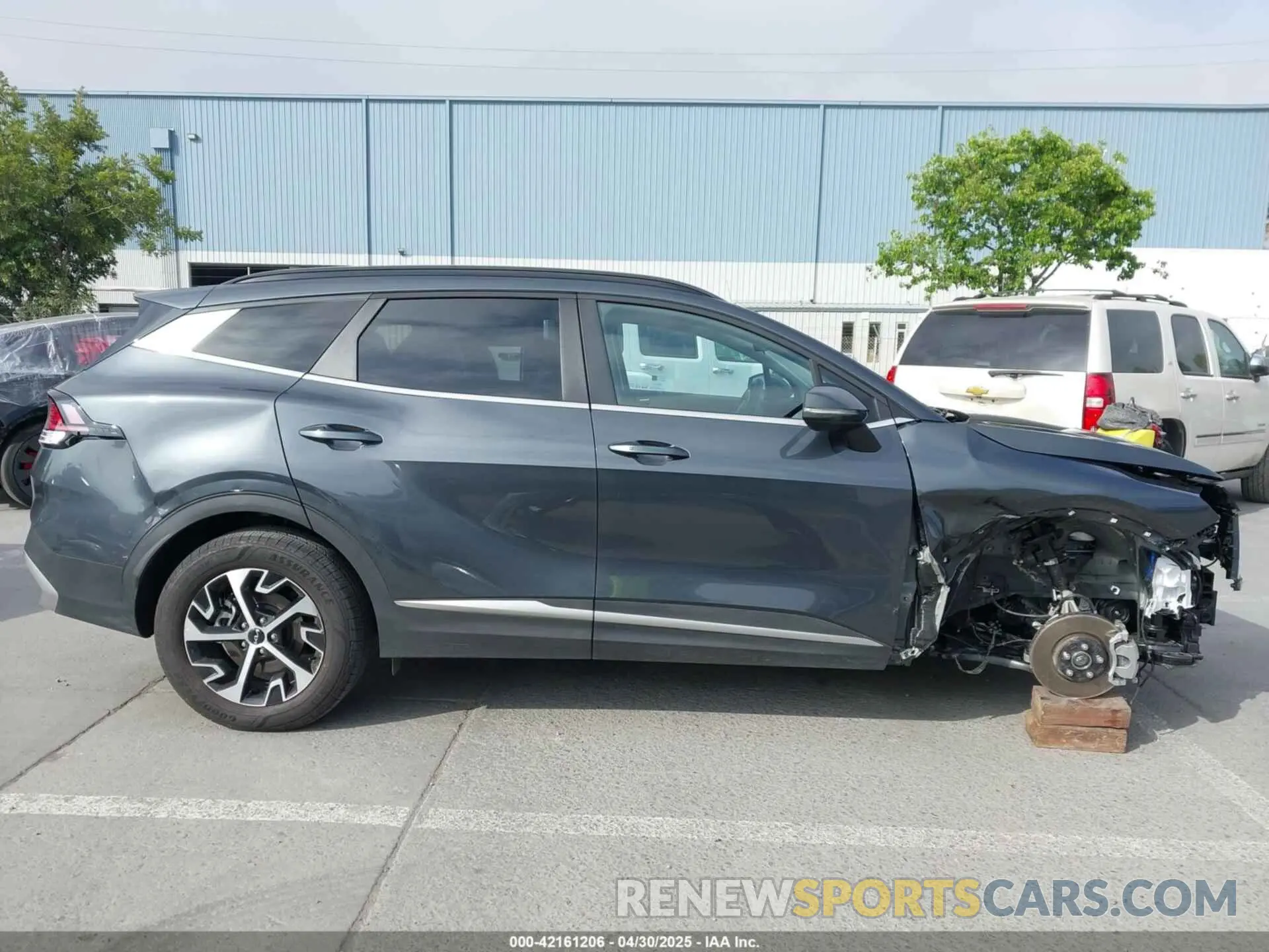 14 Photograph of a damaged car KNDPV3DF6S7334544 KIA SPORTAGE 2025