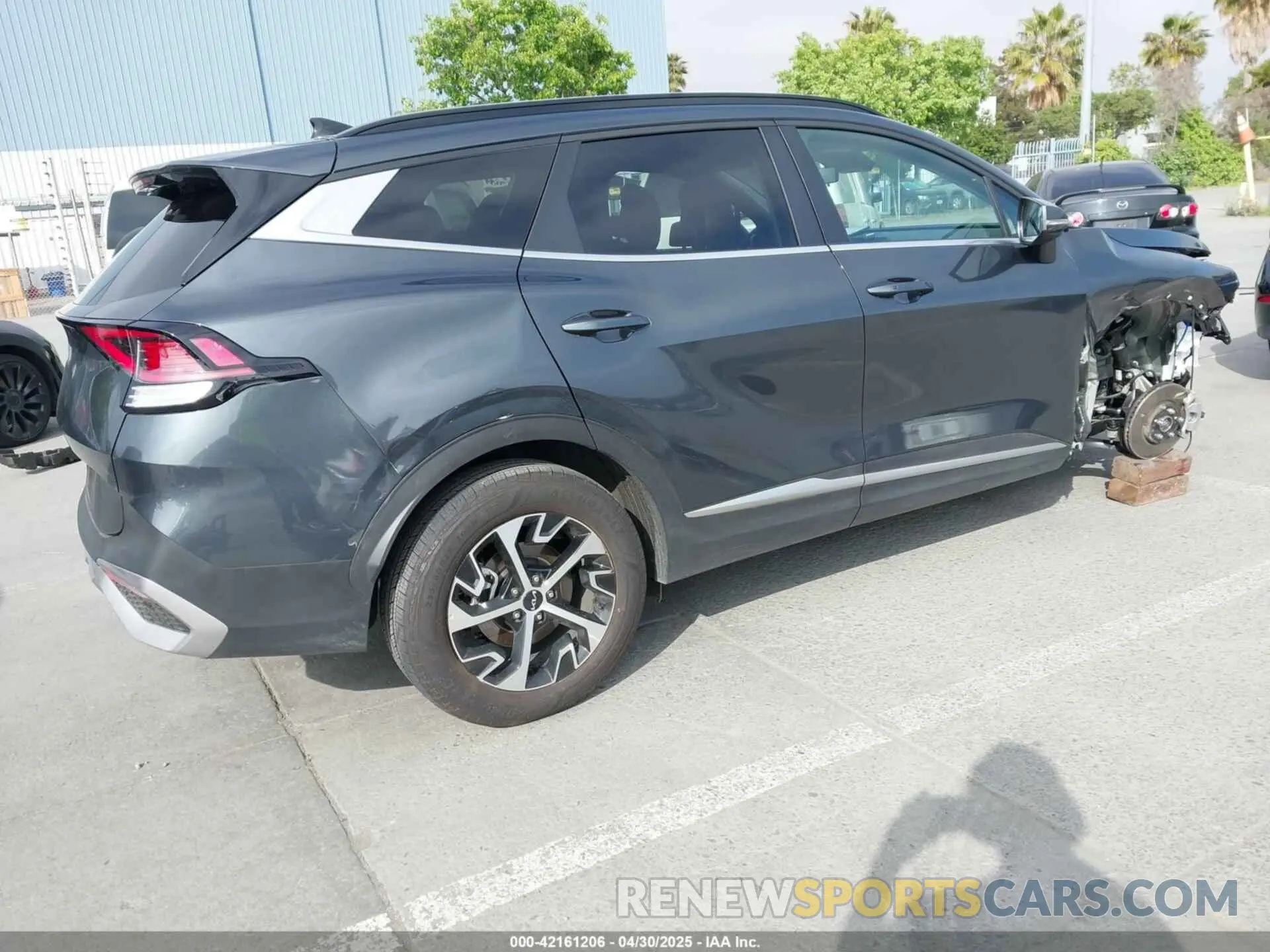 4 Photograph of a damaged car KNDPV3DF6S7334544 KIA SPORTAGE 2025