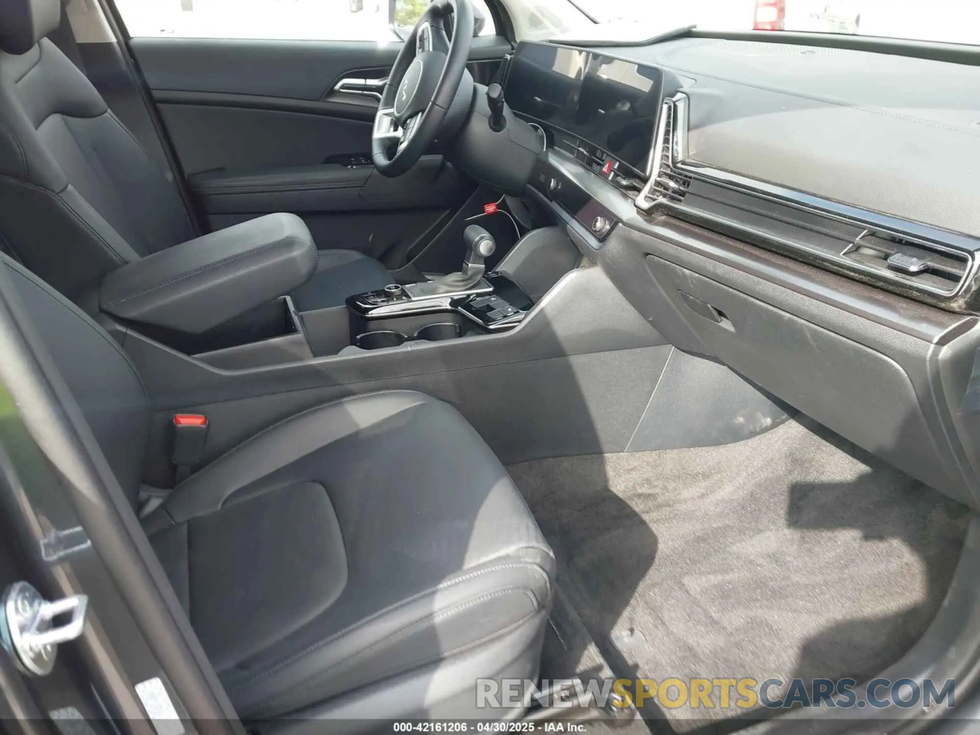 5 Photograph of a damaged car KNDPV3DF6S7334544 KIA SPORTAGE 2025