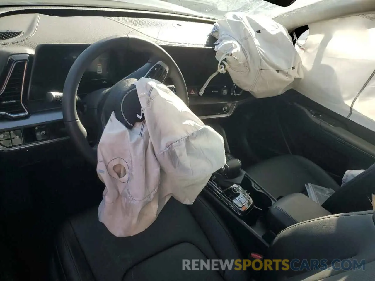 8 Photograph of a damaged car KNDPV3DF6S7372162 KIA SPORTAGE 2025