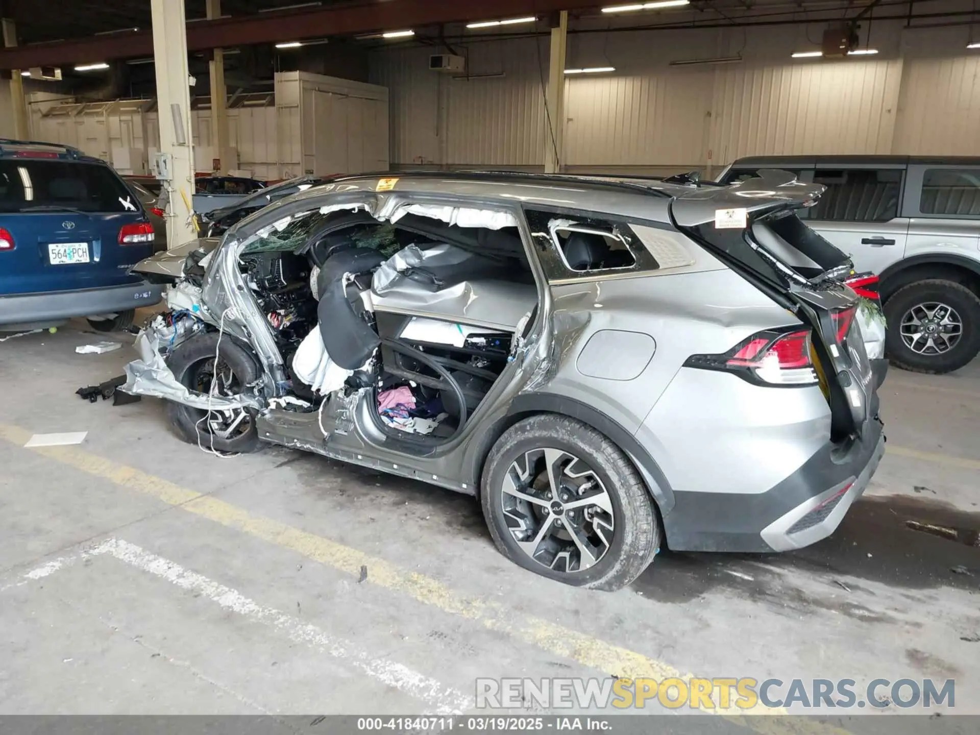 3 Photograph of a damaged car KNDPV3DF7S7334665 KIA SPORTAGE 2025