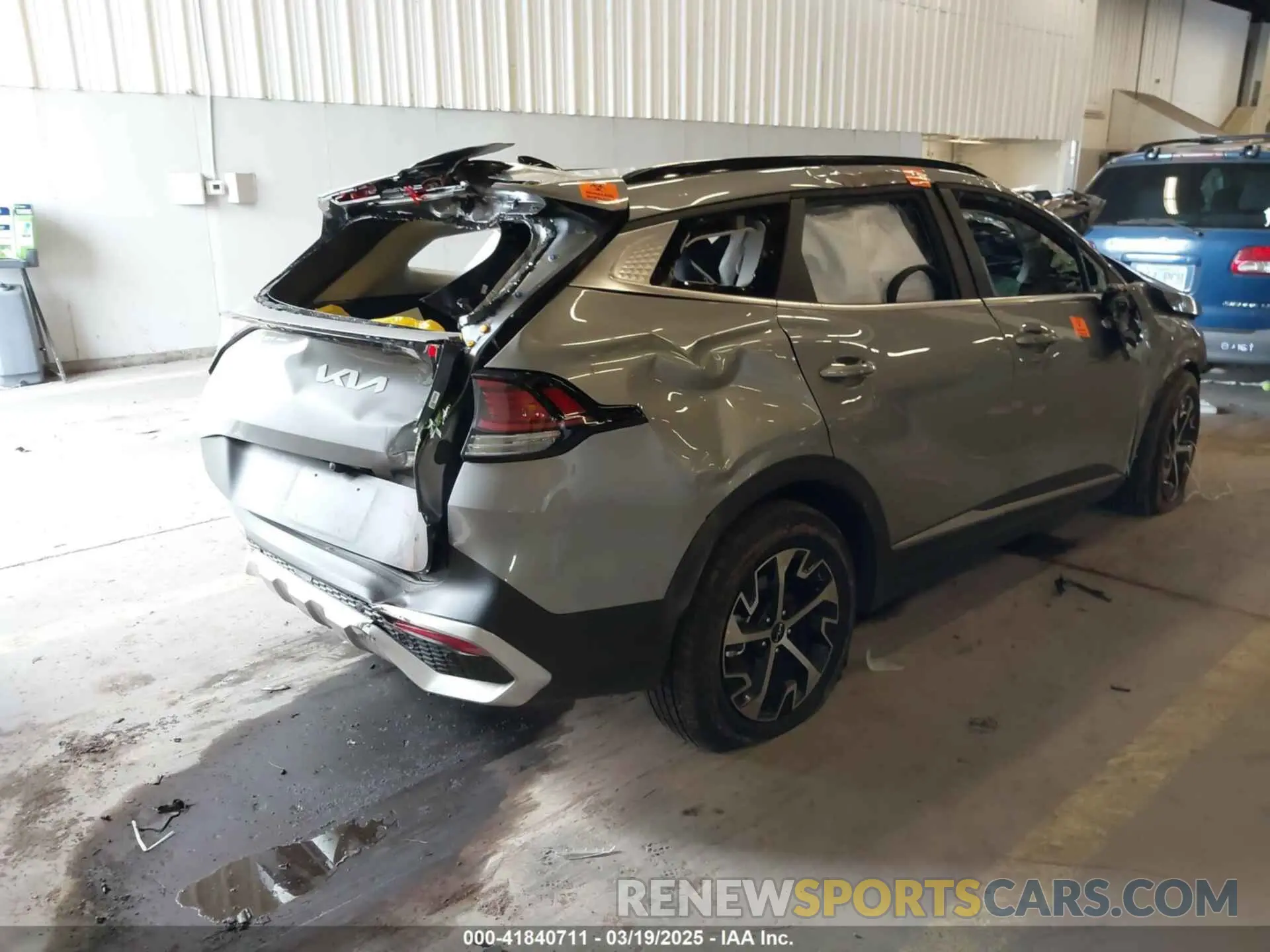 4 Photograph of a damaged car KNDPV3DF7S7334665 KIA SPORTAGE 2025