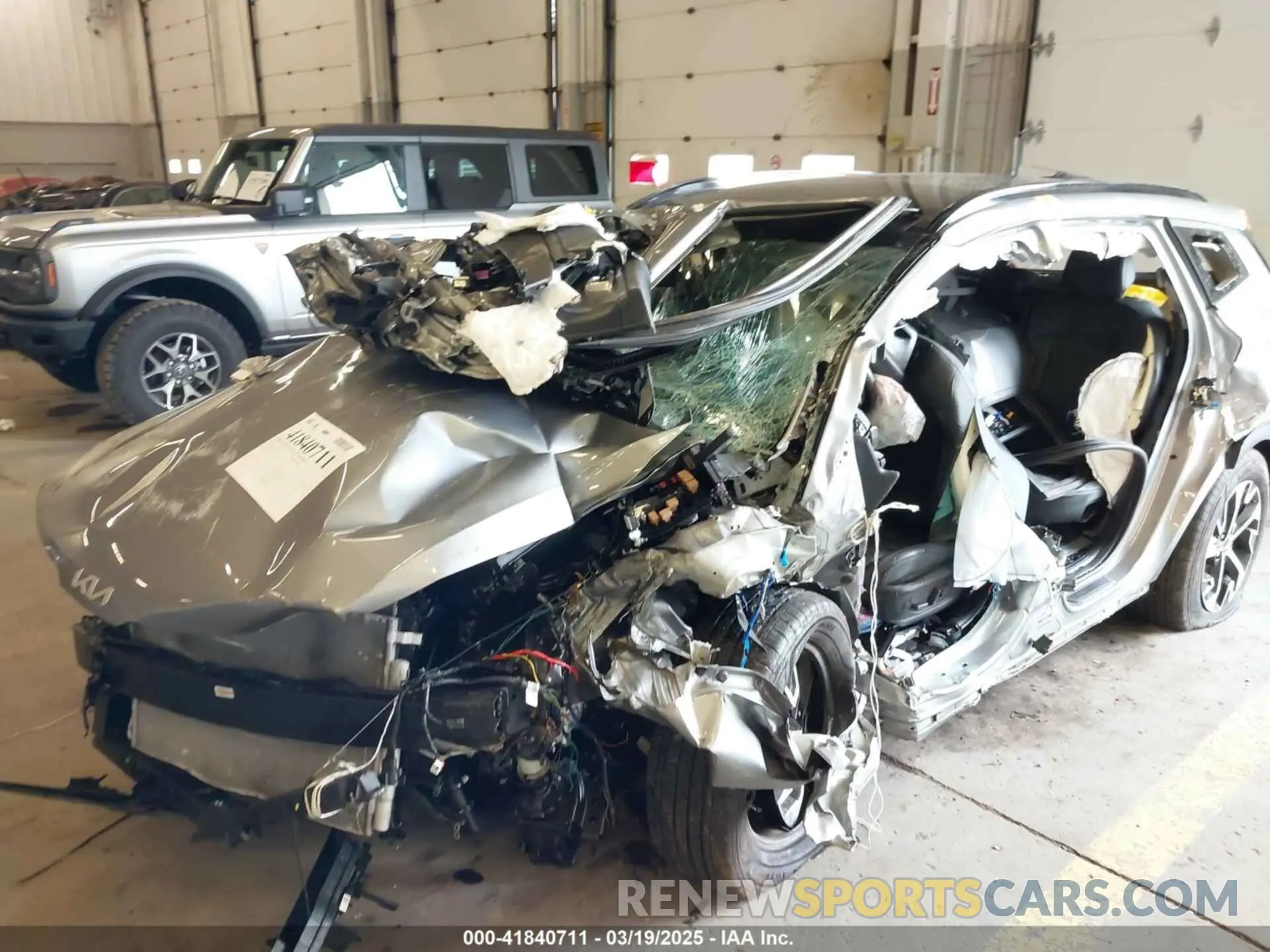 6 Photograph of a damaged car KNDPV3DF7S7334665 KIA SPORTAGE 2025