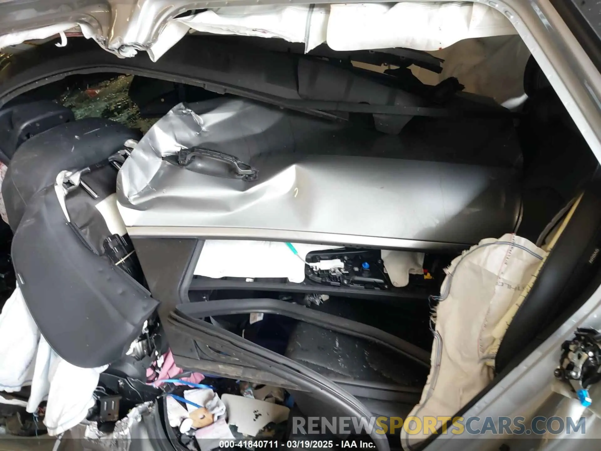 8 Photograph of a damaged car KNDPV3DF7S7334665 KIA SPORTAGE 2025