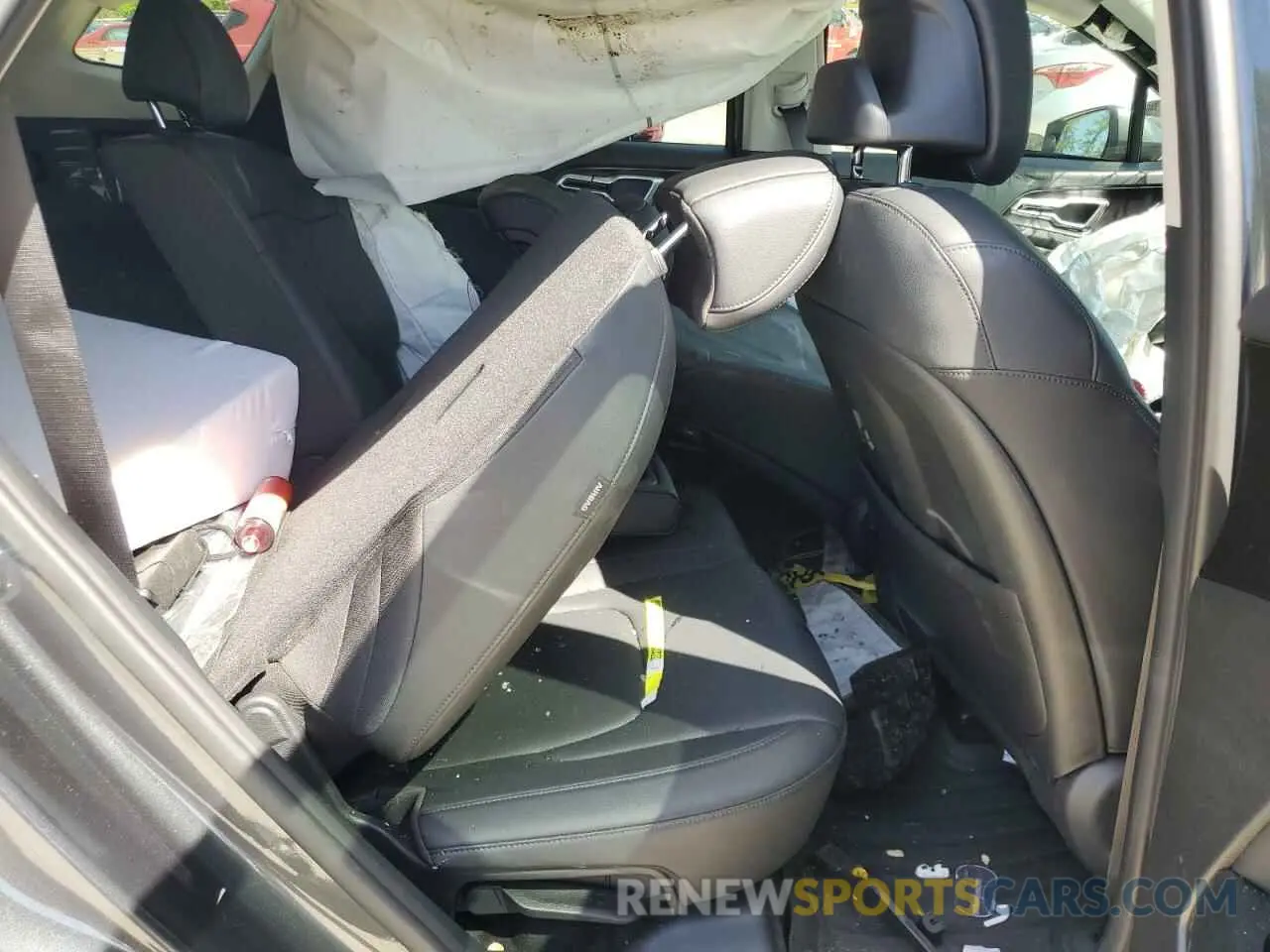 11 Photograph of a damaged car KNDPV3DF8S7345951 KIA SPORTAGE 2025
