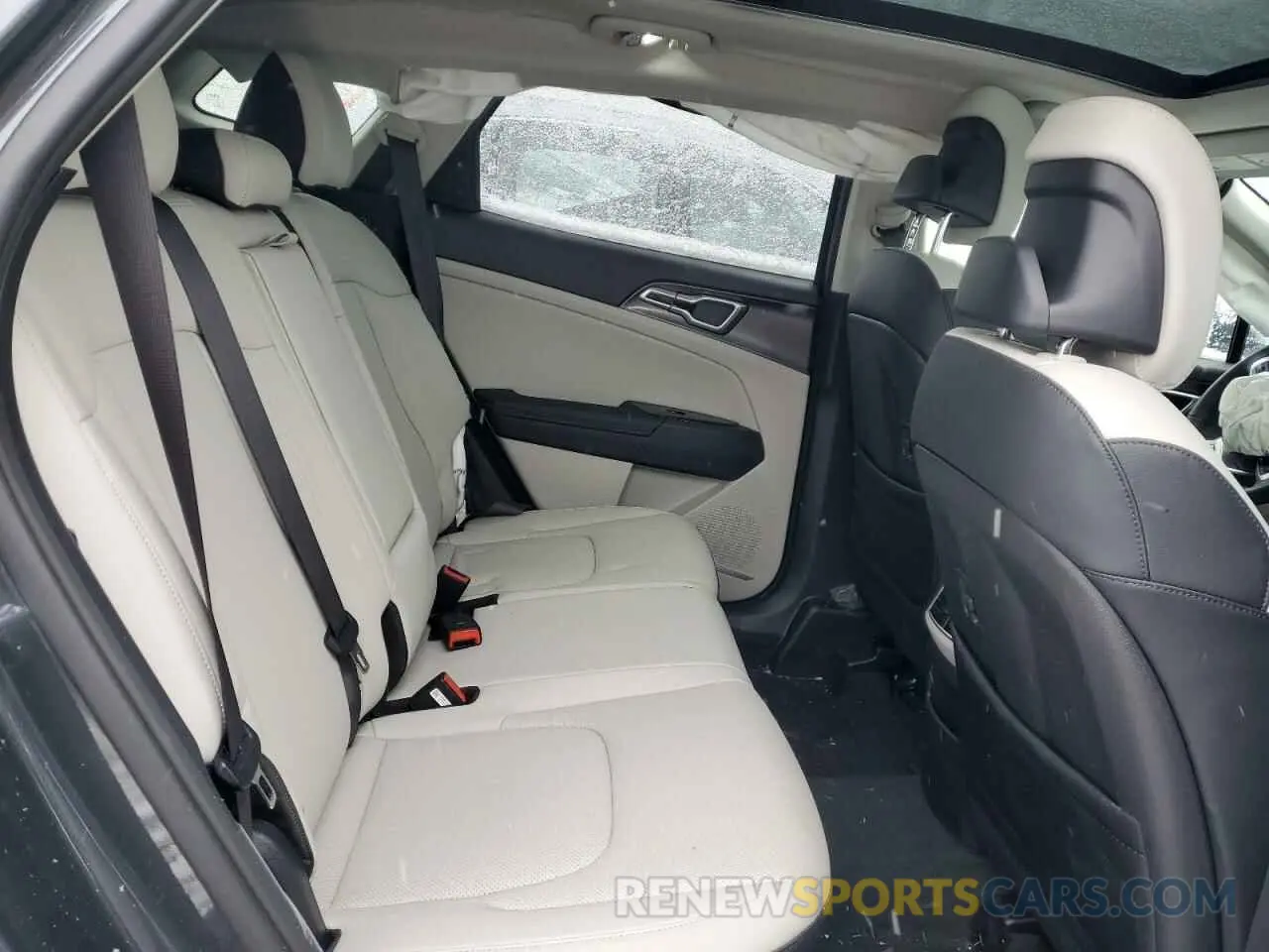11 Photograph of a damaged car KNDPVCDF6S7333961 KIA SPORTAGE 2025