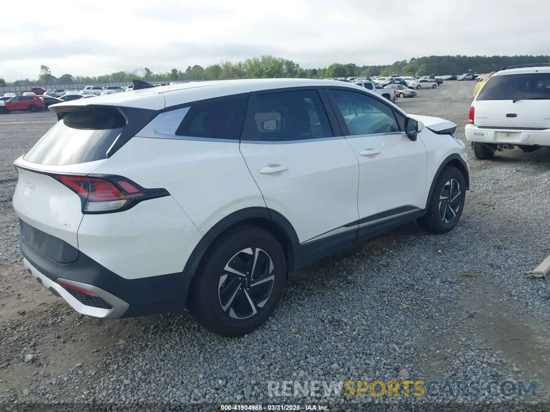 4 Photograph of a damaged car KNDPU3AG0P7091630 KIA SPORTAGE HYBRID 2023