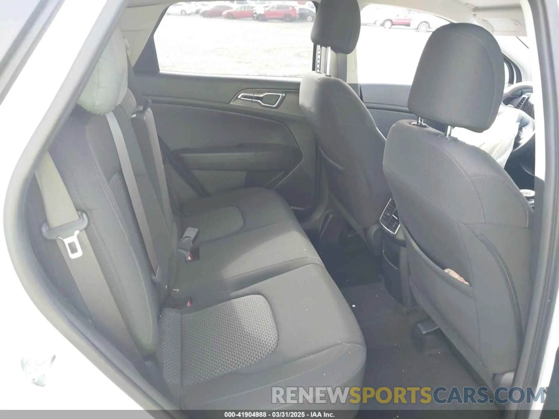 8 Photograph of a damaged car KNDPU3AG0P7091630 KIA SPORTAGE HYBRID 2023