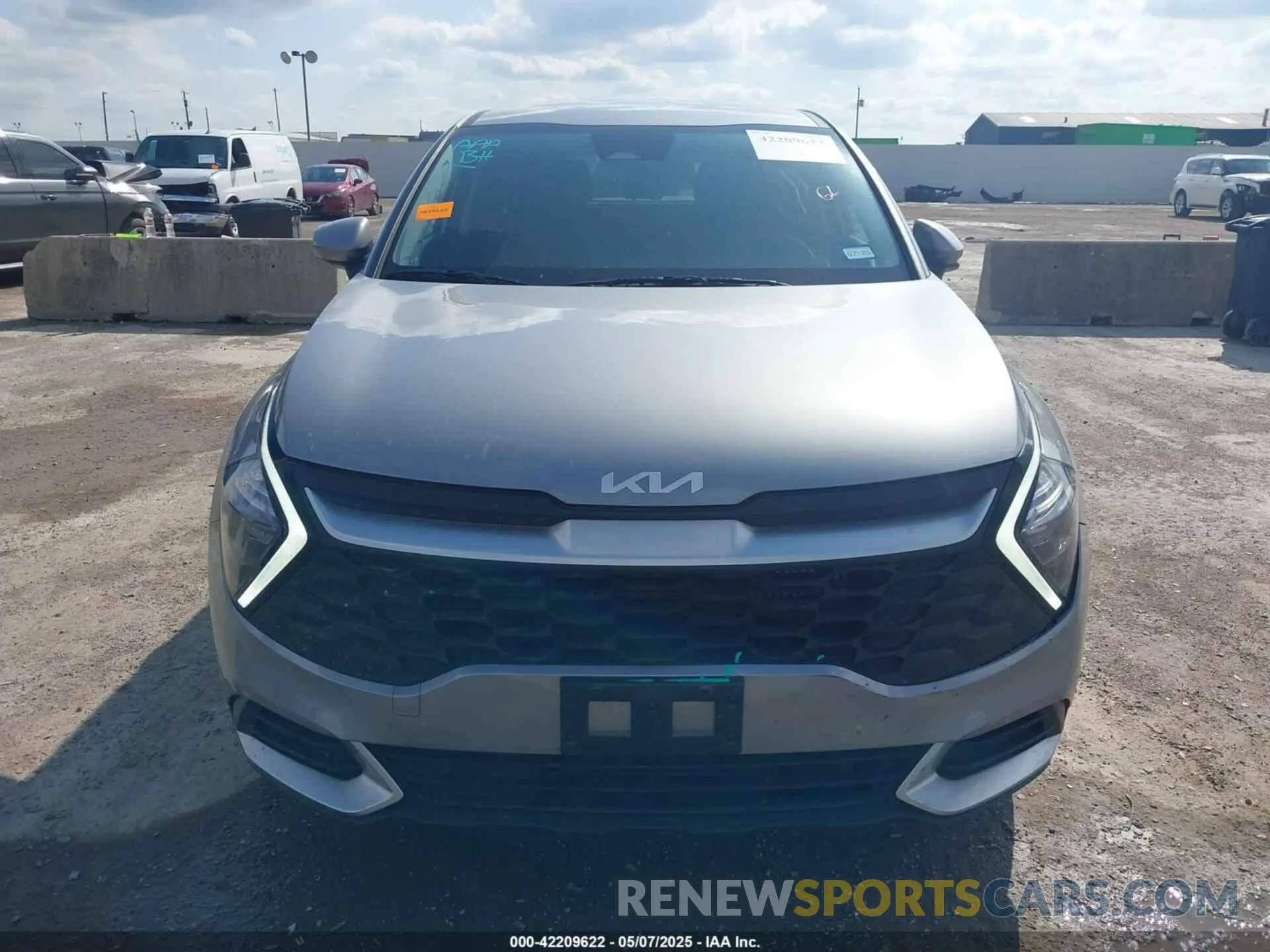 12 Photograph of a damaged car KNDPU3AG9P7060263 KIA SPORTAGE HYBRID 2023