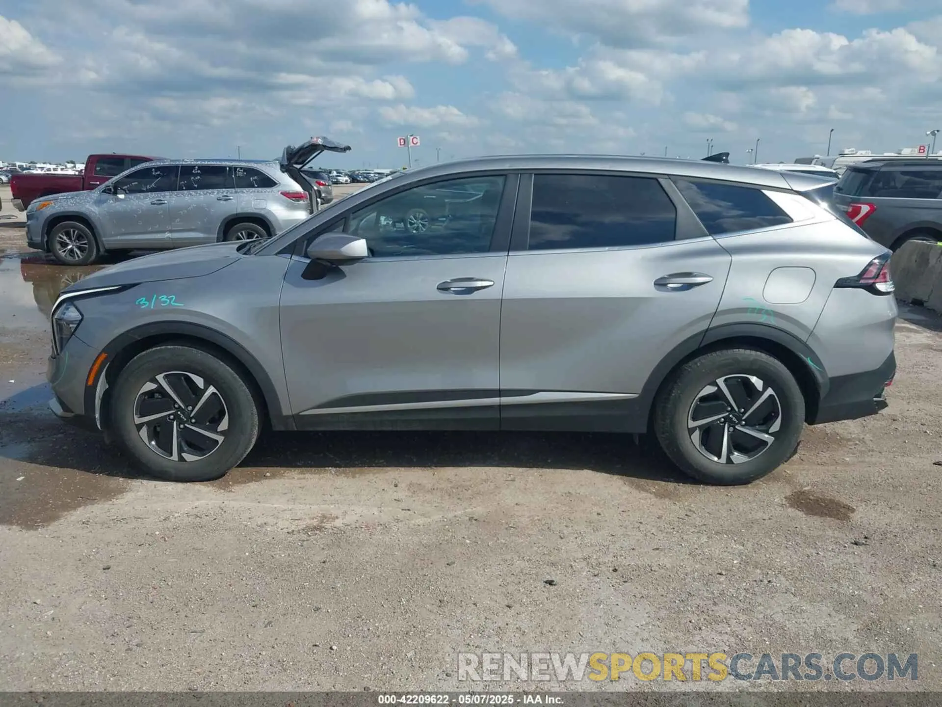 14 Photograph of a damaged car KNDPU3AG9P7060263 KIA SPORTAGE HYBRID 2023