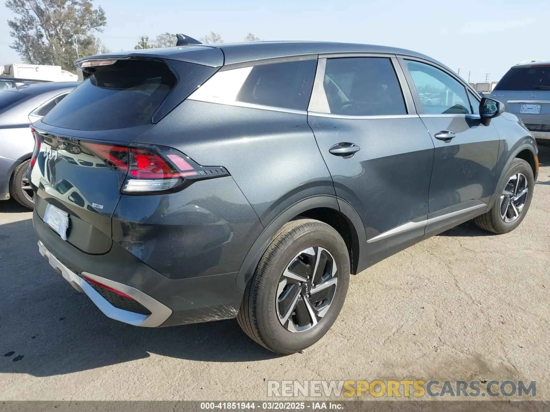 4 Photograph of a damaged car KNDPUCAG2P7114566 KIA SPORTAGE HYBRID 2023