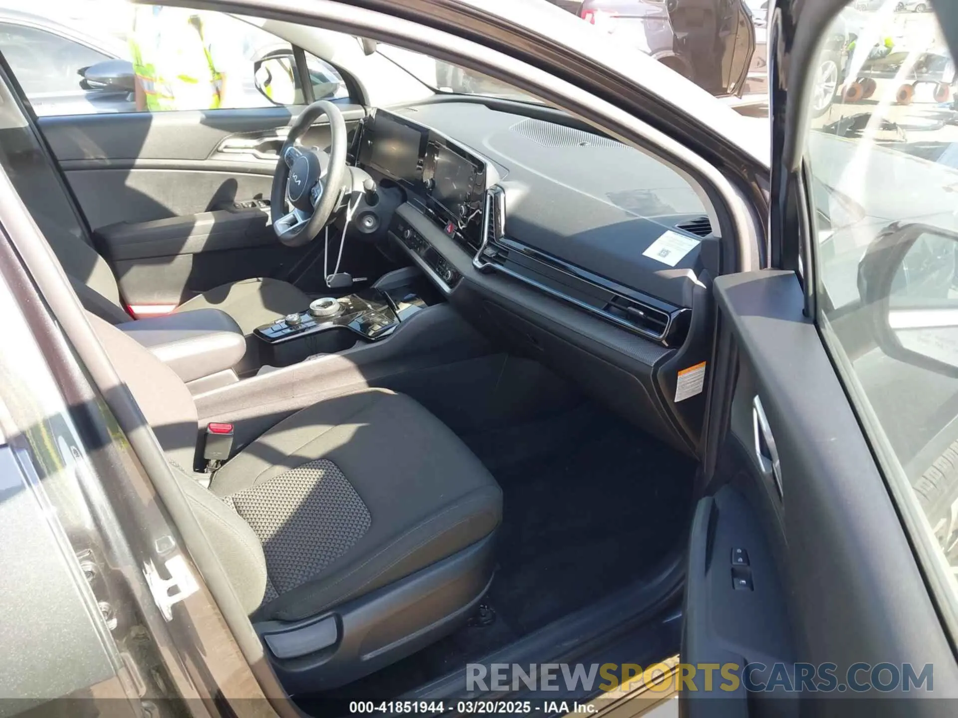 5 Photograph of a damaged car KNDPUCAG2P7114566 KIA SPORTAGE HYBRID 2023