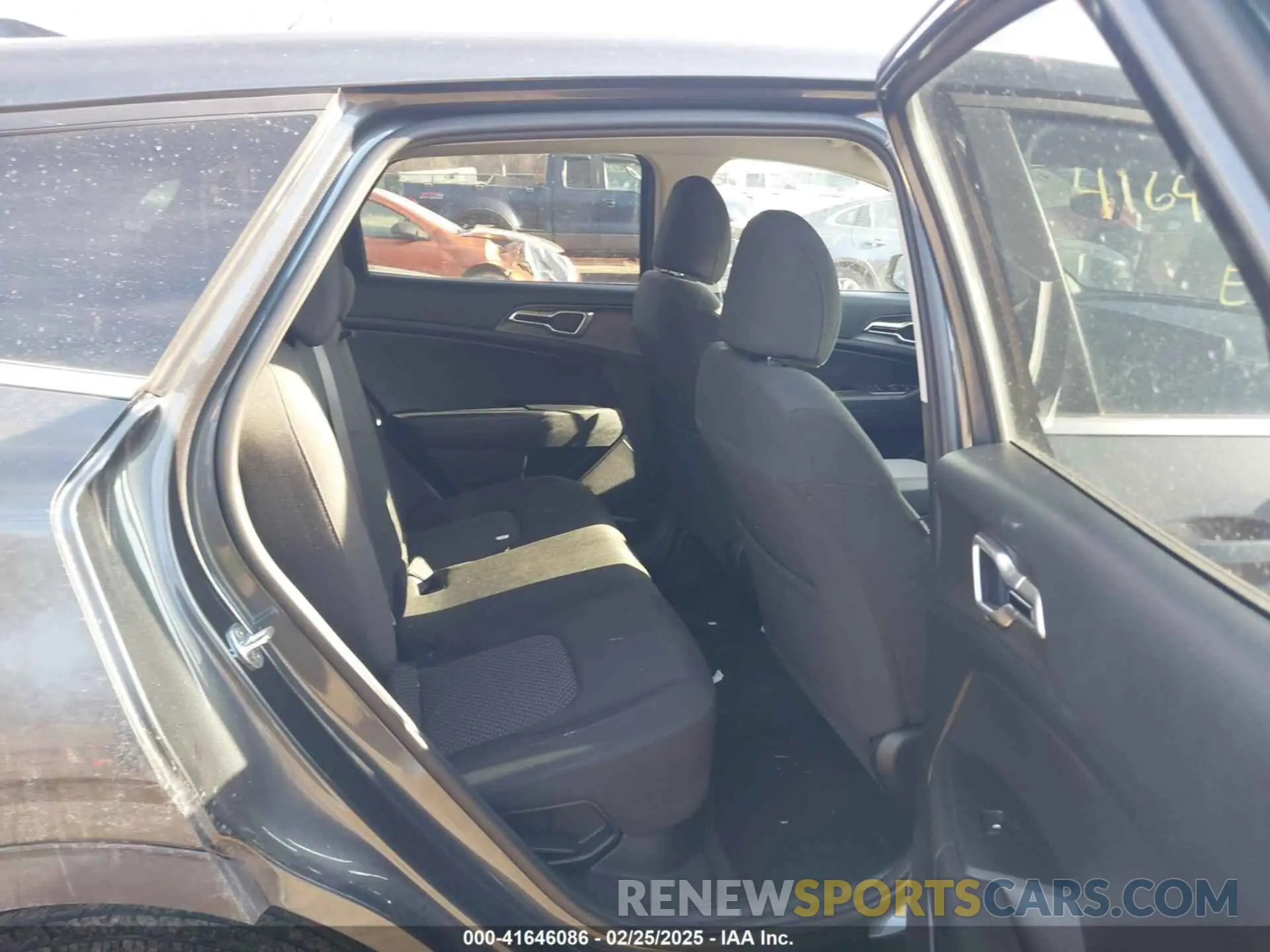 8 Photograph of a damaged car KNDPUCAG4P7039689 KIA SPORTAGE HYBRID 2023