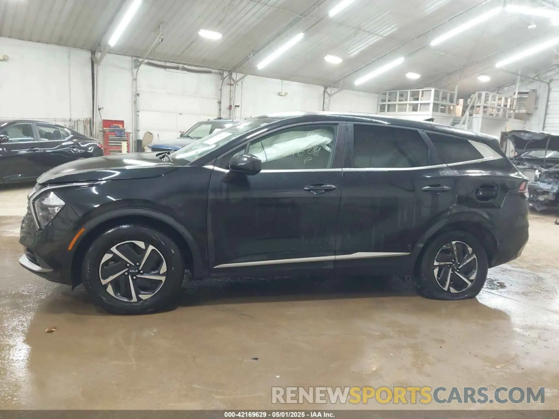 14 Photograph of a damaged car KNDPUCAG7P7015662 KIA SPORTAGE HYBRID 2023
