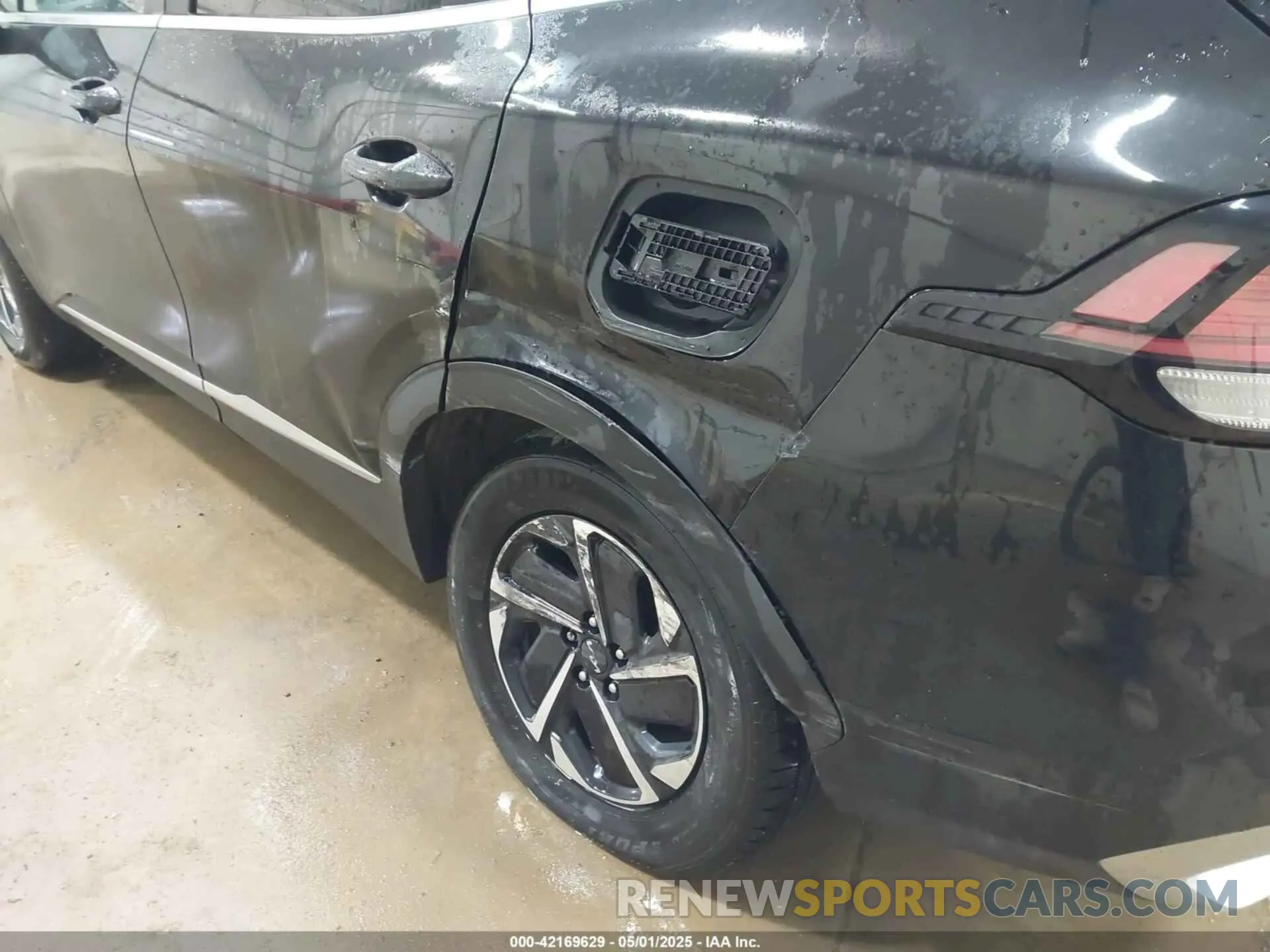 6 Photograph of a damaged car KNDPUCAG7P7015662 KIA SPORTAGE HYBRID 2023