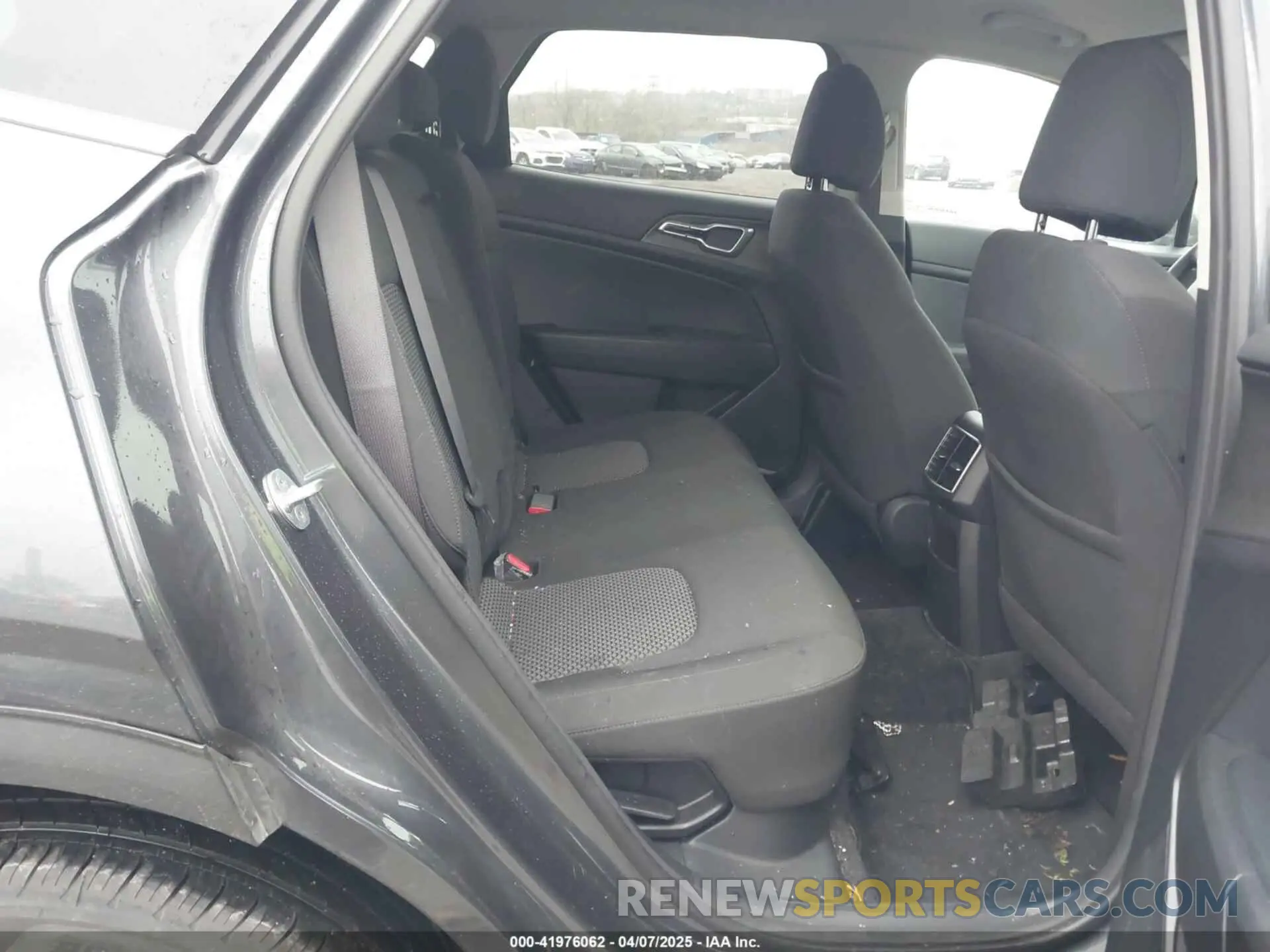 8 Photograph of a damaged car KNDPUCAG7P7029562 KIA SPORTAGE HYBRID 2023