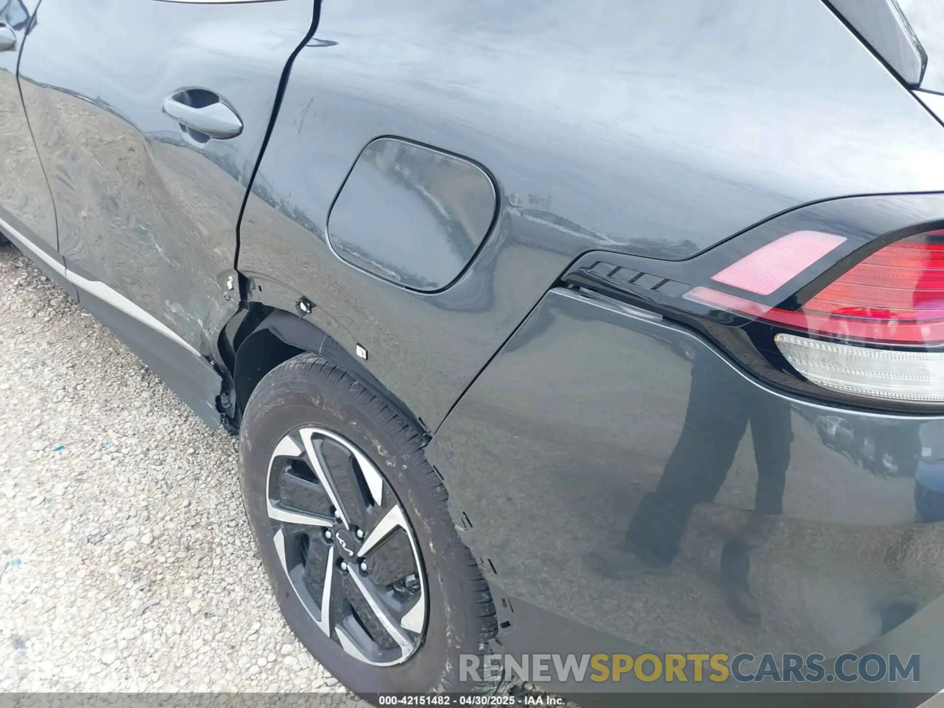 17 Photograph of a damaged car KNDPUCAG8P7098311 KIA SPORTAGE HYBRID 2023