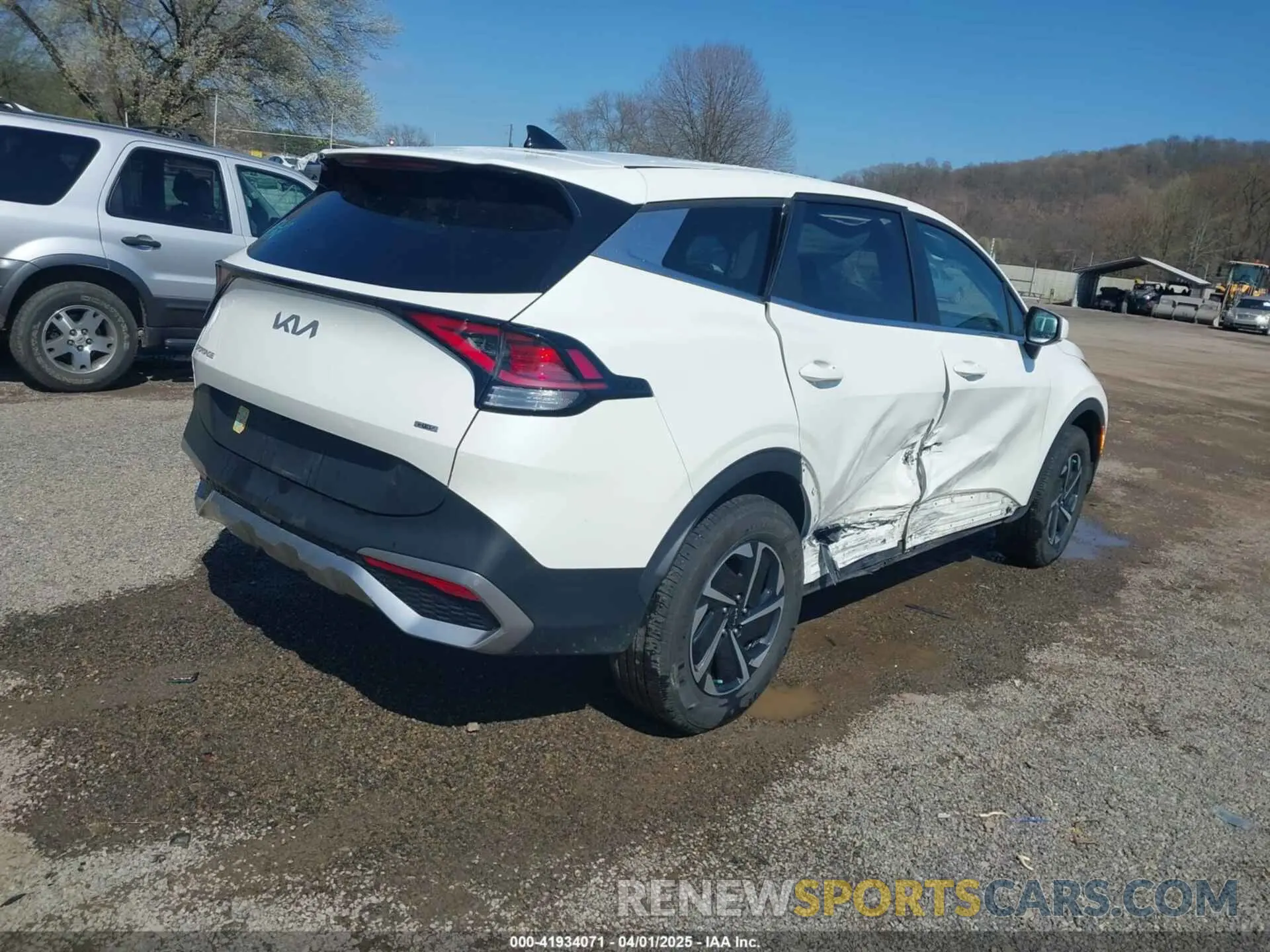 4 Photograph of a damaged car KNDPUCAG9P7033662 KIA SPORTAGE HYBRID 2023