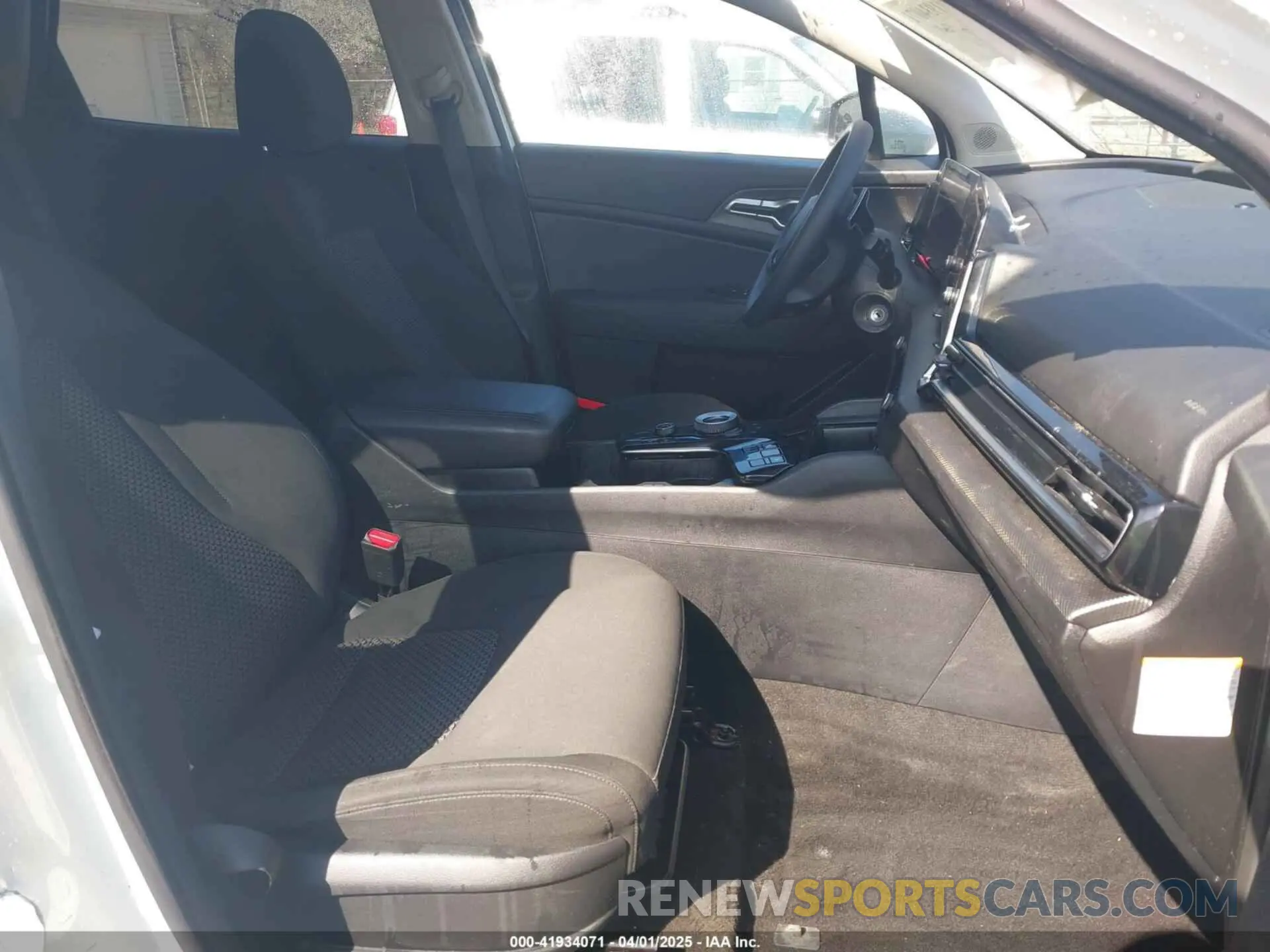 5 Photograph of a damaged car KNDPUCAG9P7033662 KIA SPORTAGE HYBRID 2023