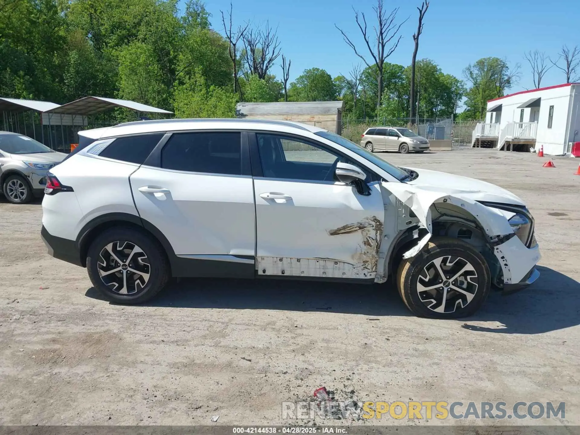 13 Photograph of a damaged car KNDPVCAG1P7072520 KIA SPORTAGE HYBRID 2023