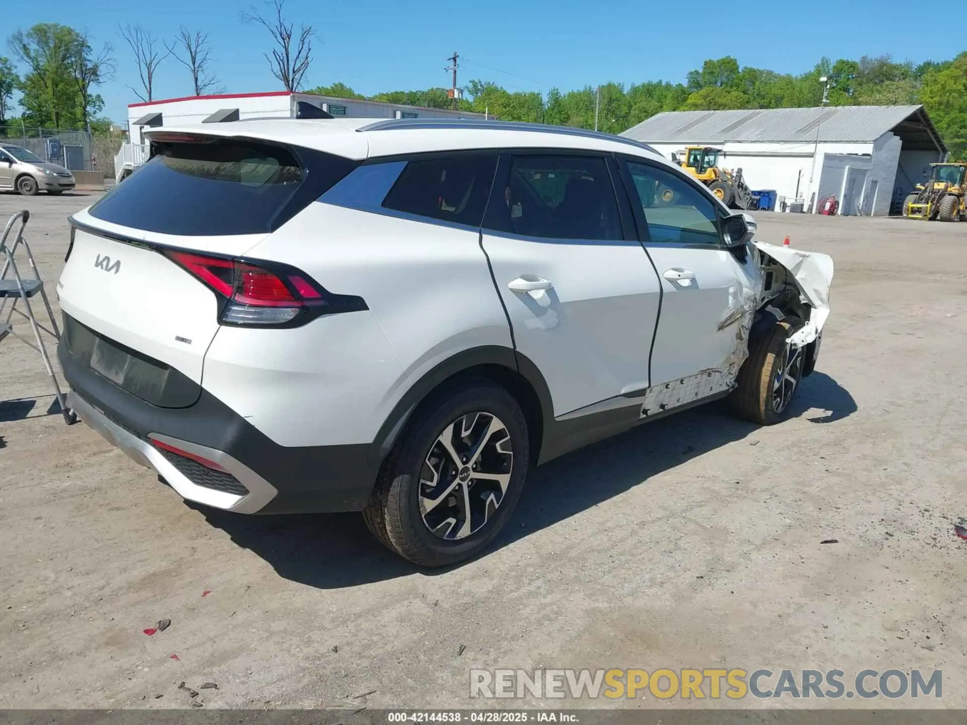 4 Photograph of a damaged car KNDPVCAG1P7072520 KIA SPORTAGE HYBRID 2023