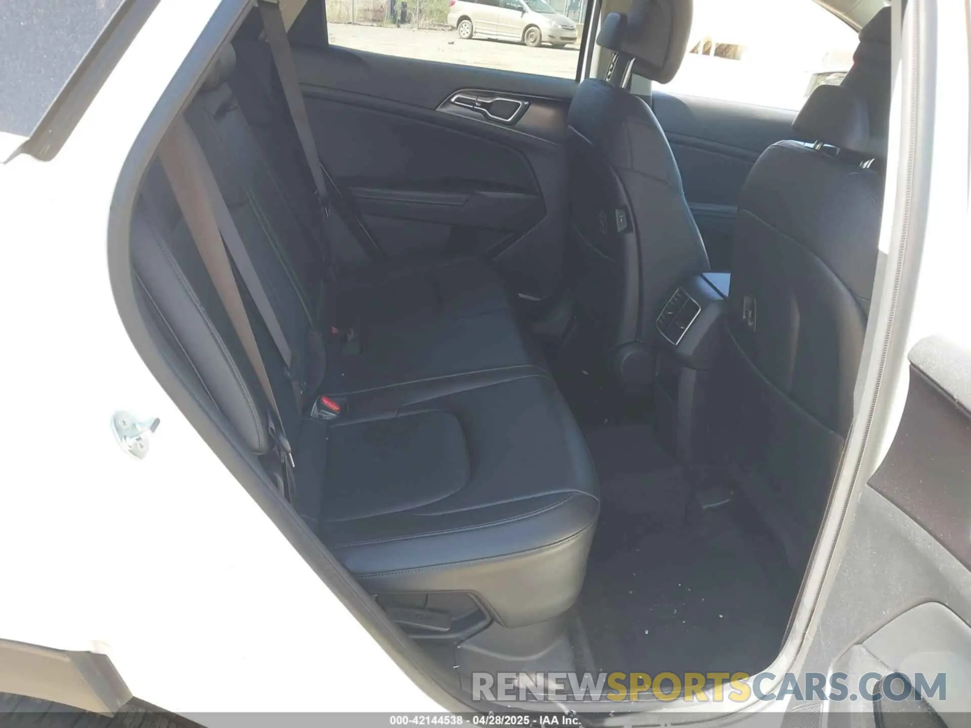 8 Photograph of a damaged car KNDPVCAG1P7072520 KIA SPORTAGE HYBRID 2023