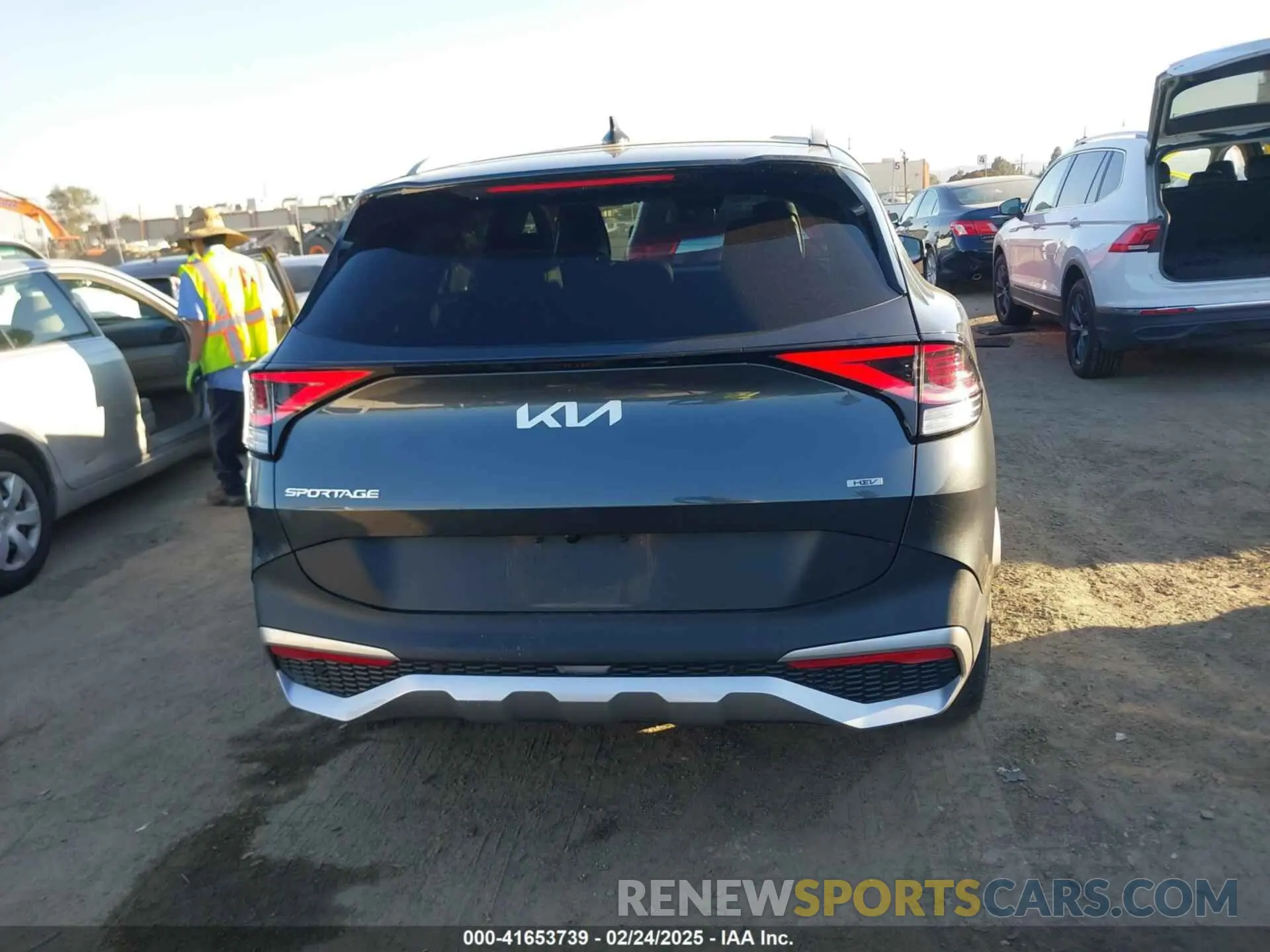 17 Photograph of a damaged car KNDPVCAG1P7085185 KIA SPORTAGE HYBRID 2023