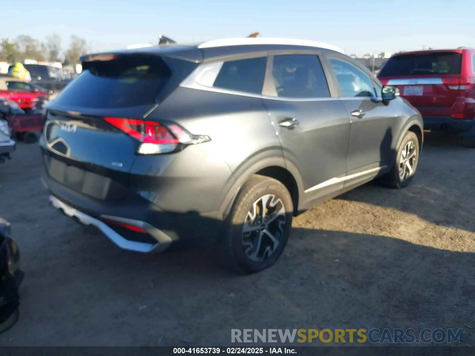 4 Photograph of a damaged car KNDPVCAG1P7085185 KIA SPORTAGE HYBRID 2023