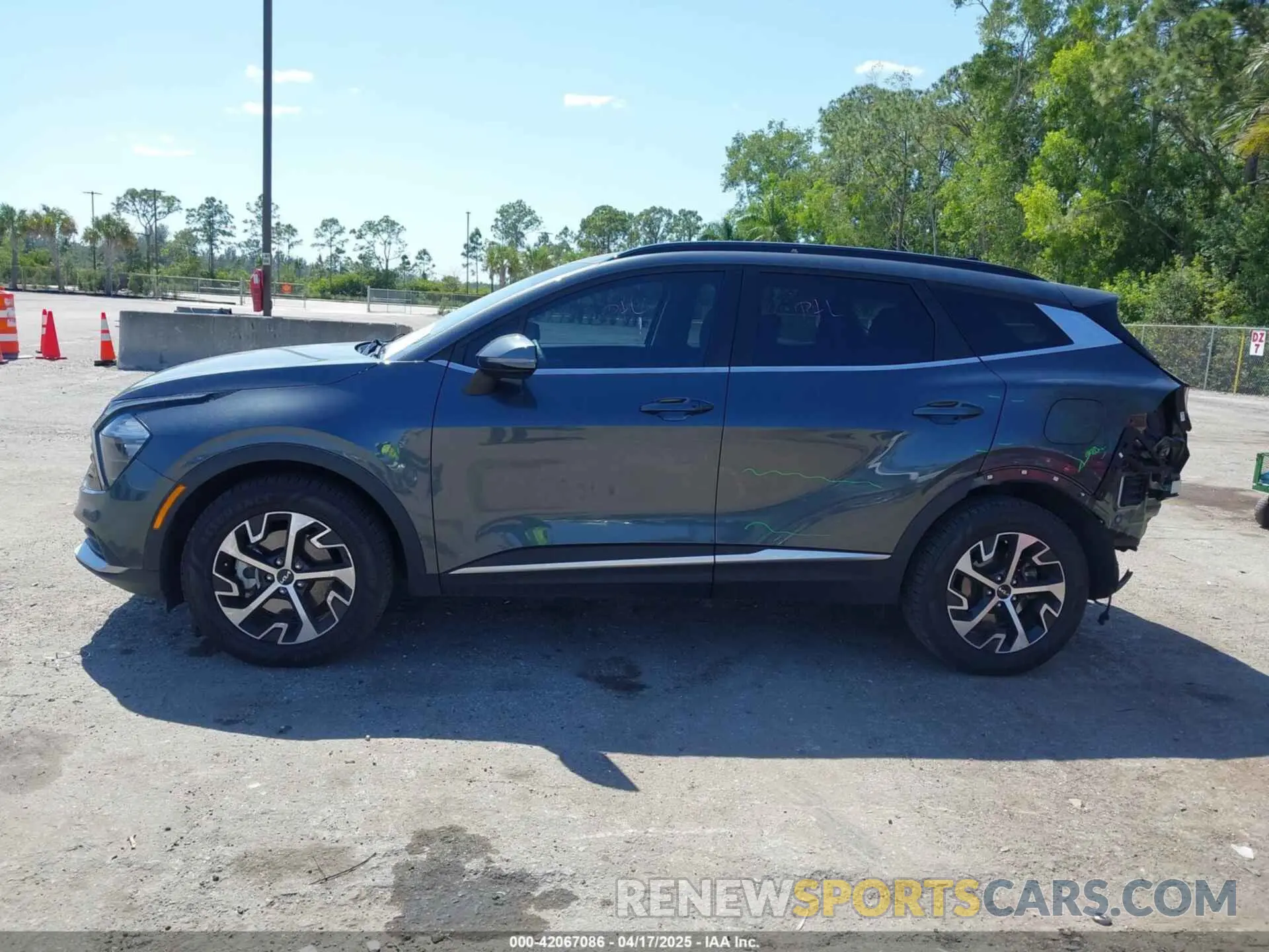 15 Photograph of a damaged car KNDPVCAG2P7012651 KIA SPORTAGE HYBRID 2023
