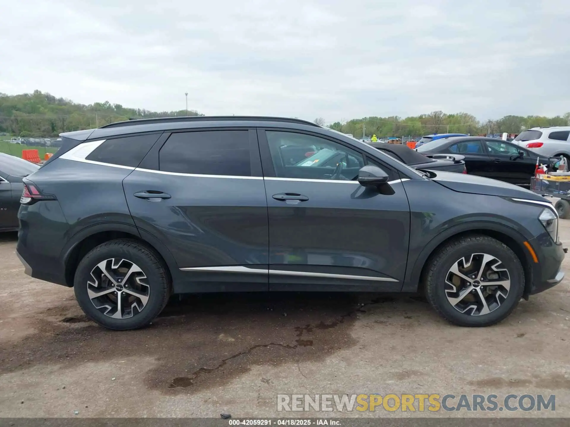 13 Photograph of a damaged car KNDPVCAG2P7046184 KIA SPORTAGE HYBRID 2023