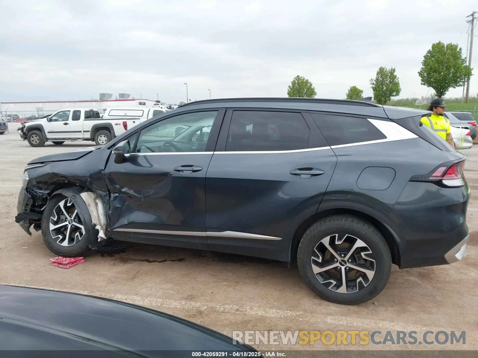 14 Photograph of a damaged car KNDPVCAG2P7046184 KIA SPORTAGE HYBRID 2023