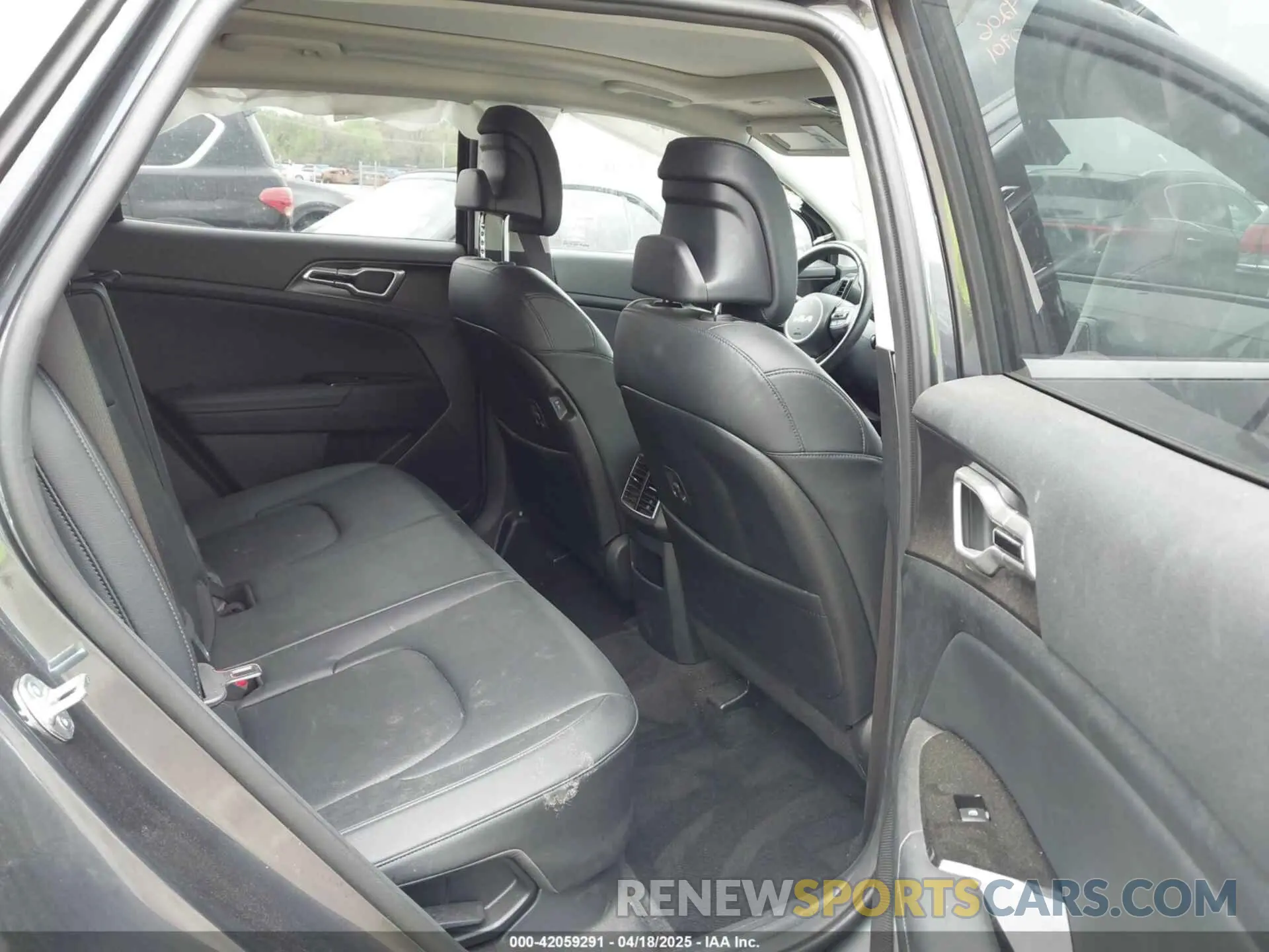 8 Photograph of a damaged car KNDPVCAG2P7046184 KIA SPORTAGE HYBRID 2023