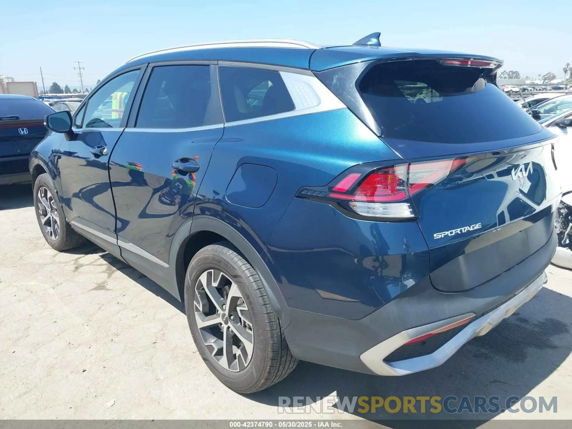 3 Photograph of a damaged car KNDPVCAG4P7018273 KIA SPORTAGE HYBRID 2023