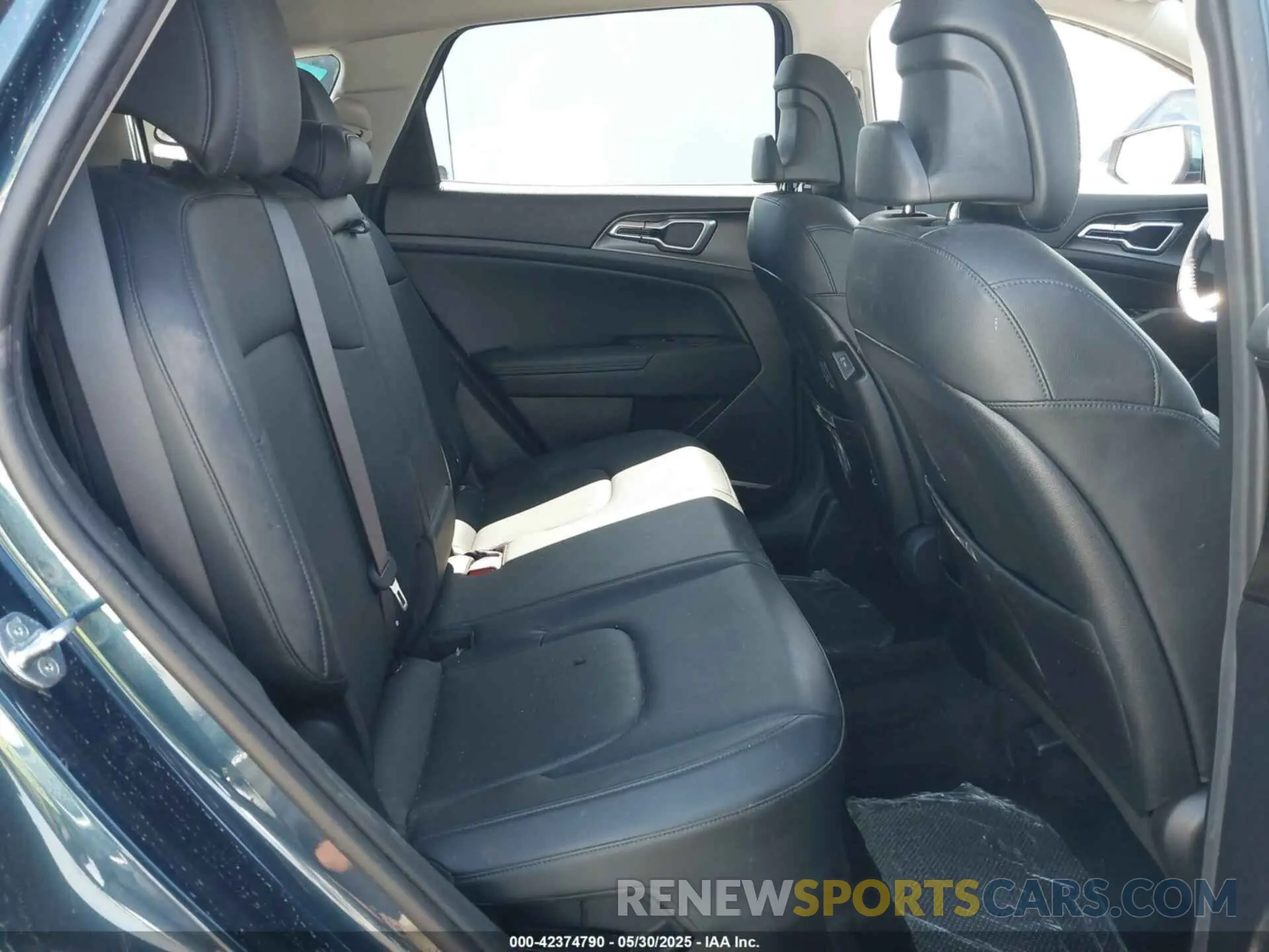 8 Photograph of a damaged car KNDPVCAG4P7018273 KIA SPORTAGE HYBRID 2023
